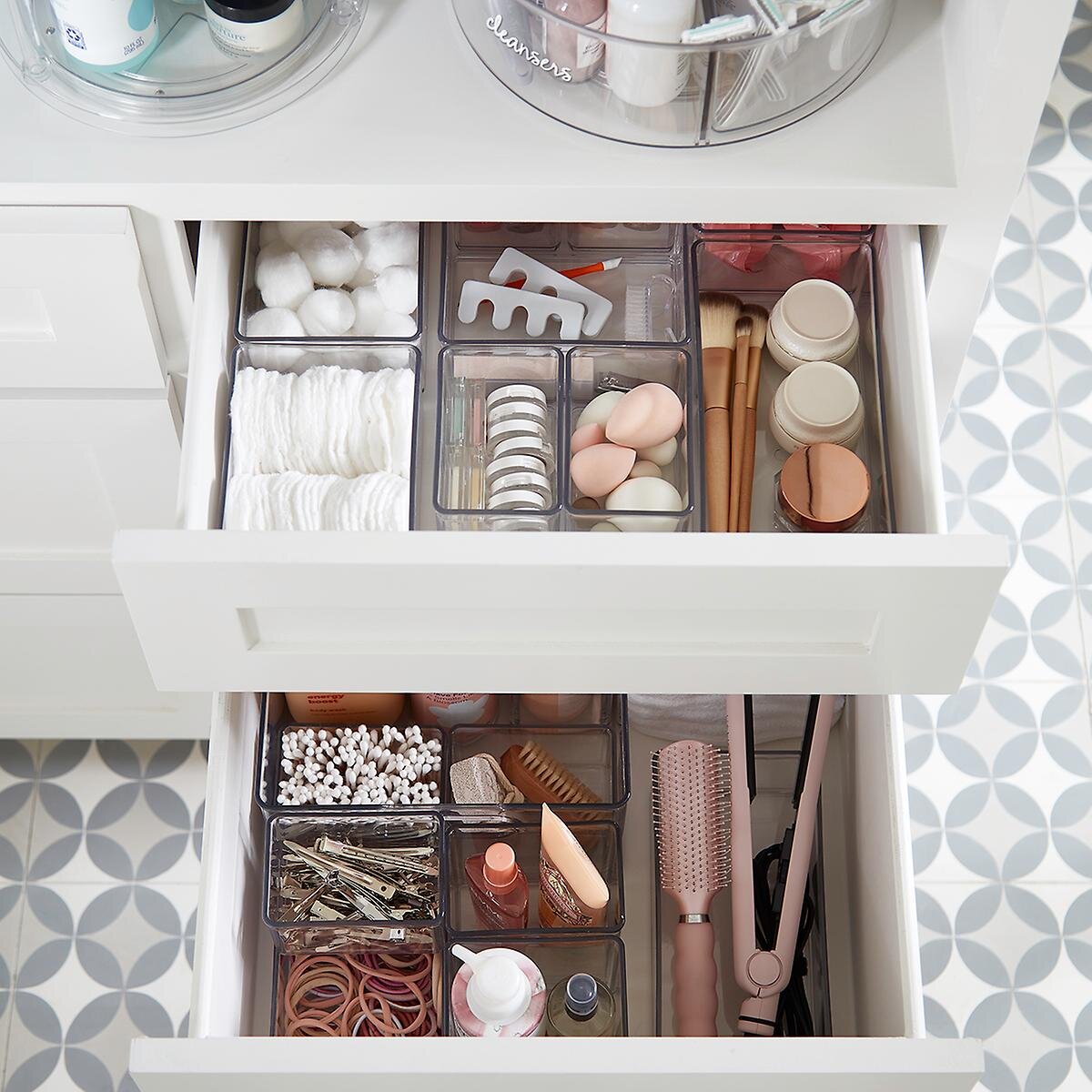 These smaller bins allow for more detailed organizing.