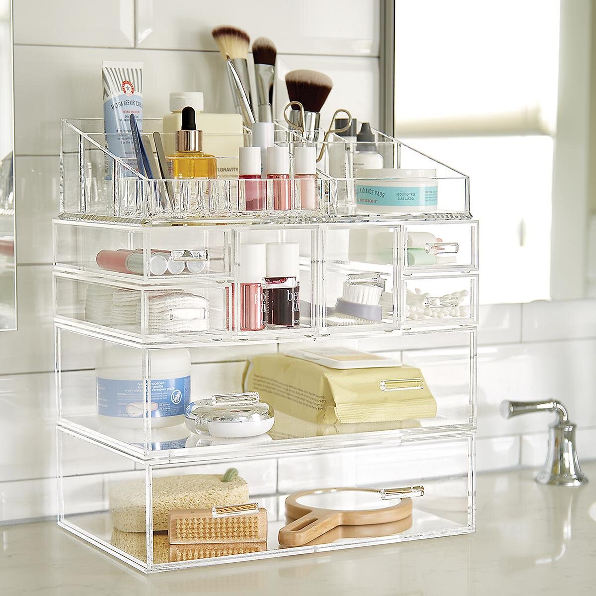 Great for displaying and organizing makeup on the counter.