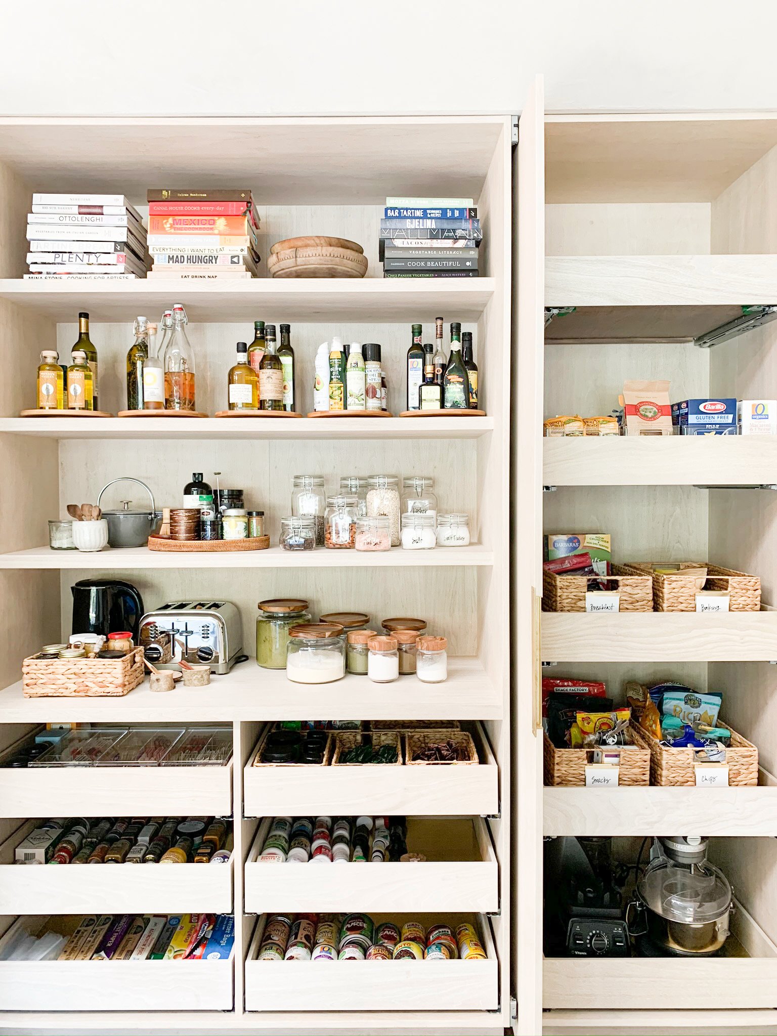 A Guide to a Plastic-Free Pantry Reorg Life in Jeneral shares Tips — Life  in Jeneral