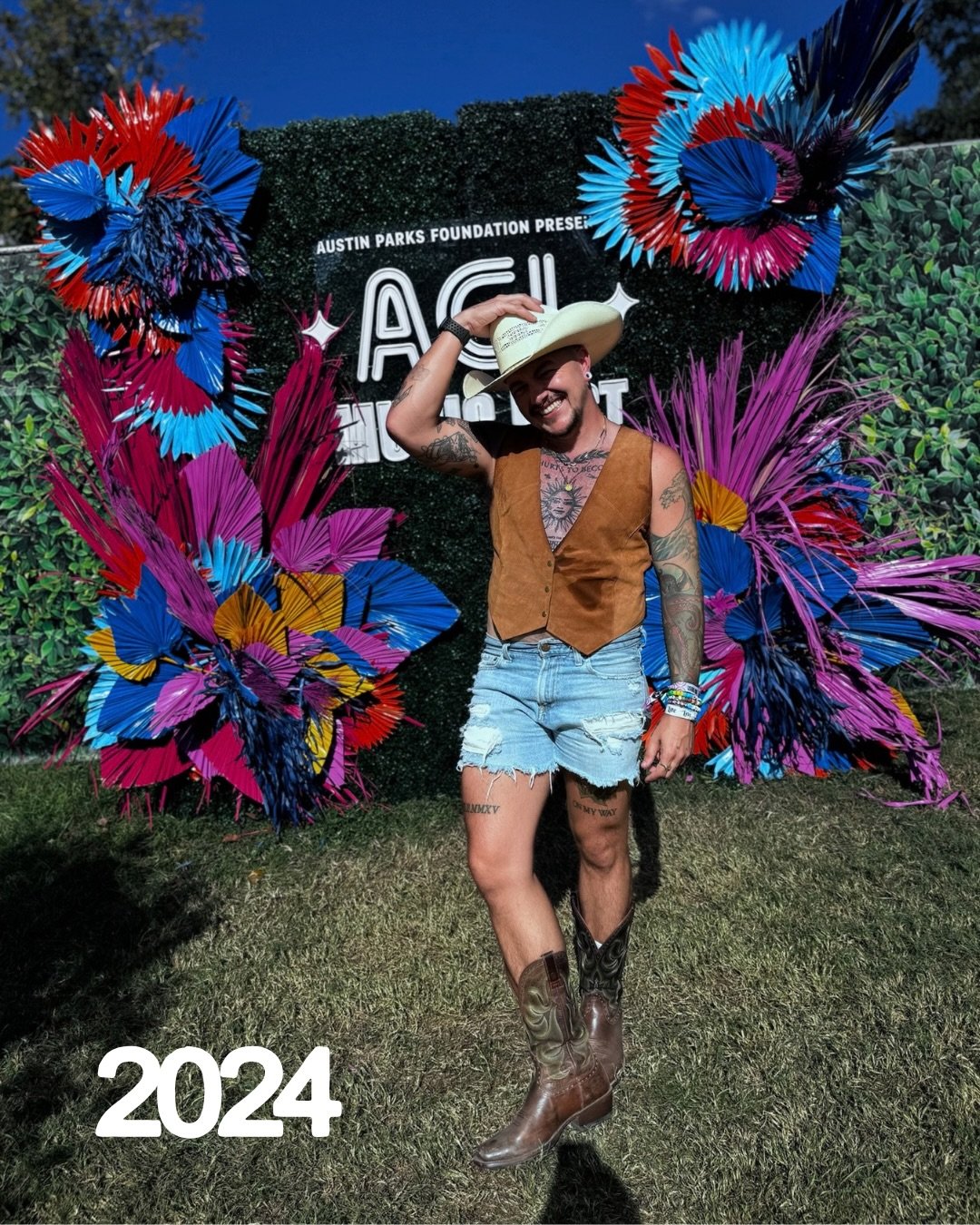 some of my favorite @aclfestival fits from over the years. This is always one of my favorite times in austin, but the weather forecast is not looking pretty 🥴

So did i google &ldquo;slutty raincoat&rdquo; in anticipation and did i come up empty han