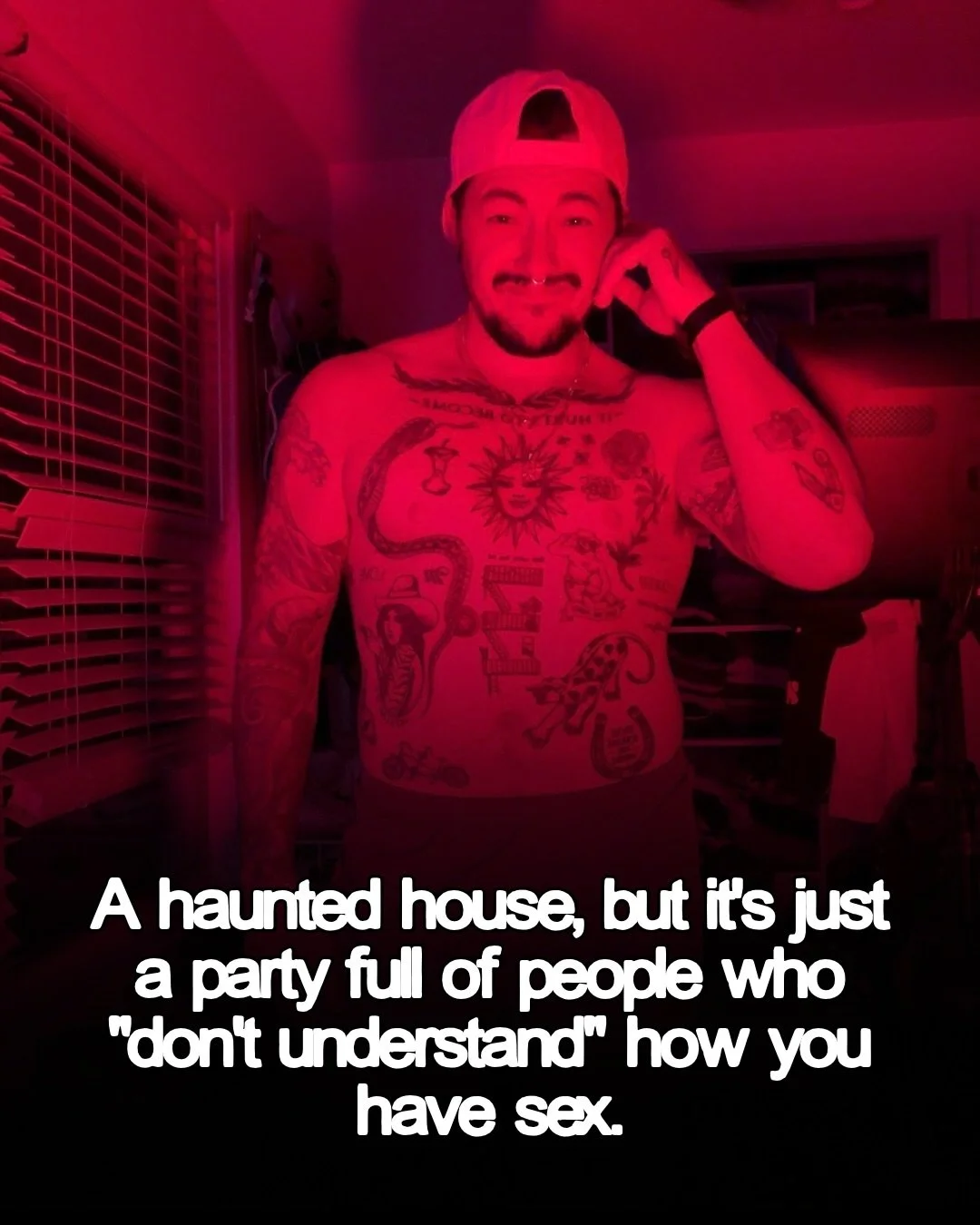 Ooooh, spooky 👻 

#hauntedhousebut #halloweenmeme #trans #ftm