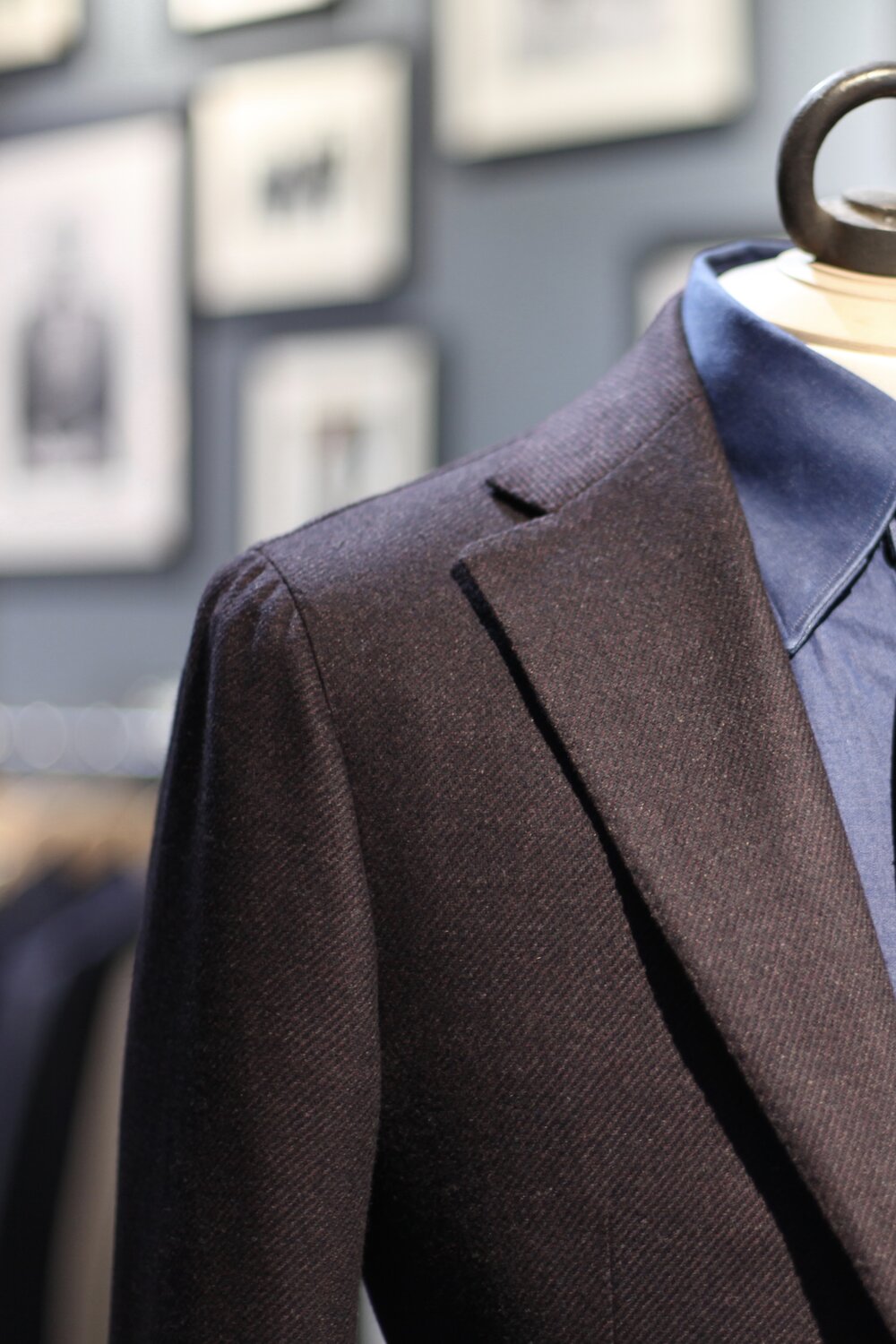 Neapolitan Shoulder - Notch Lapel