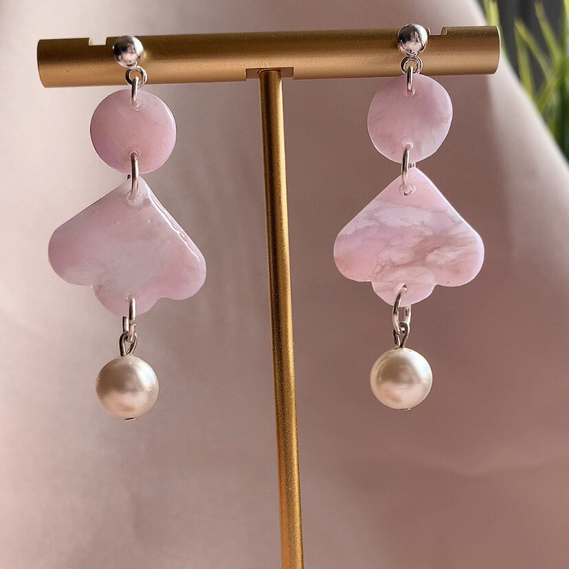 3933F9C8-D35D-43A1-BD32-2A0D445DCDB8