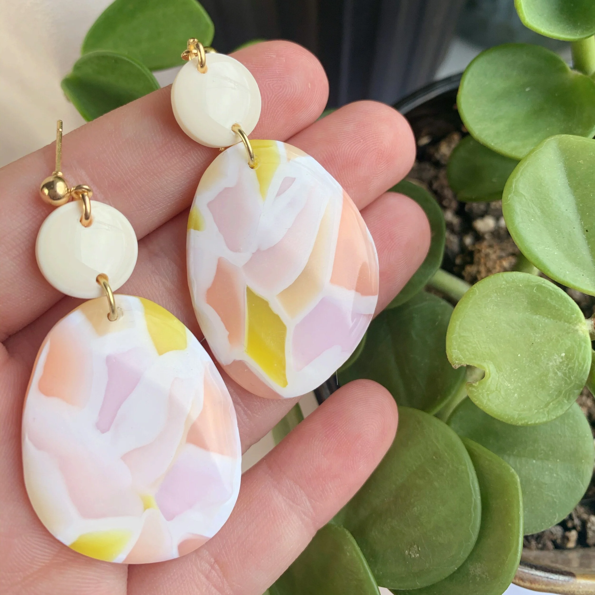 F97E0829-732A-4CD9-B476-8843F9FF63E1