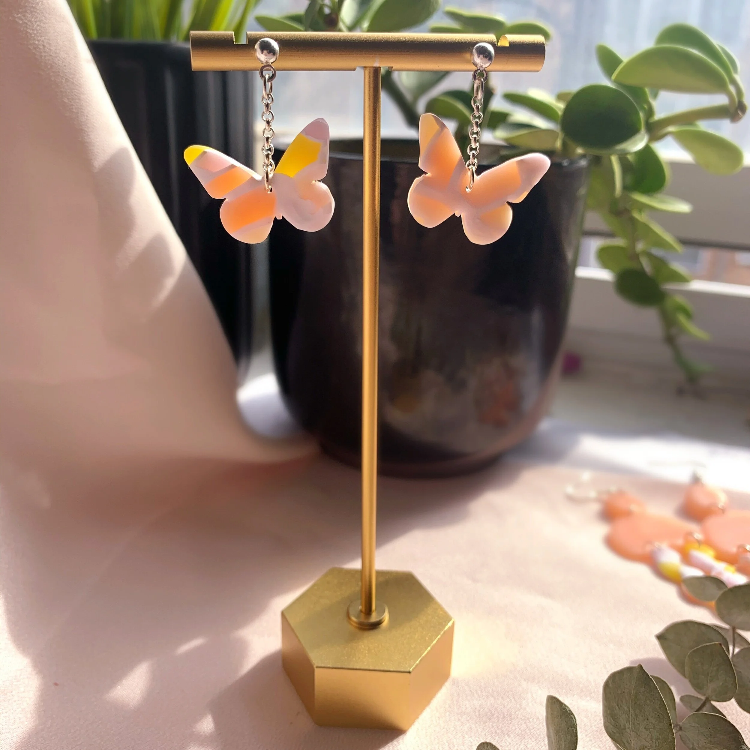 FF70A277-4A42-41A4-9F18-A78CCE9FD1BE