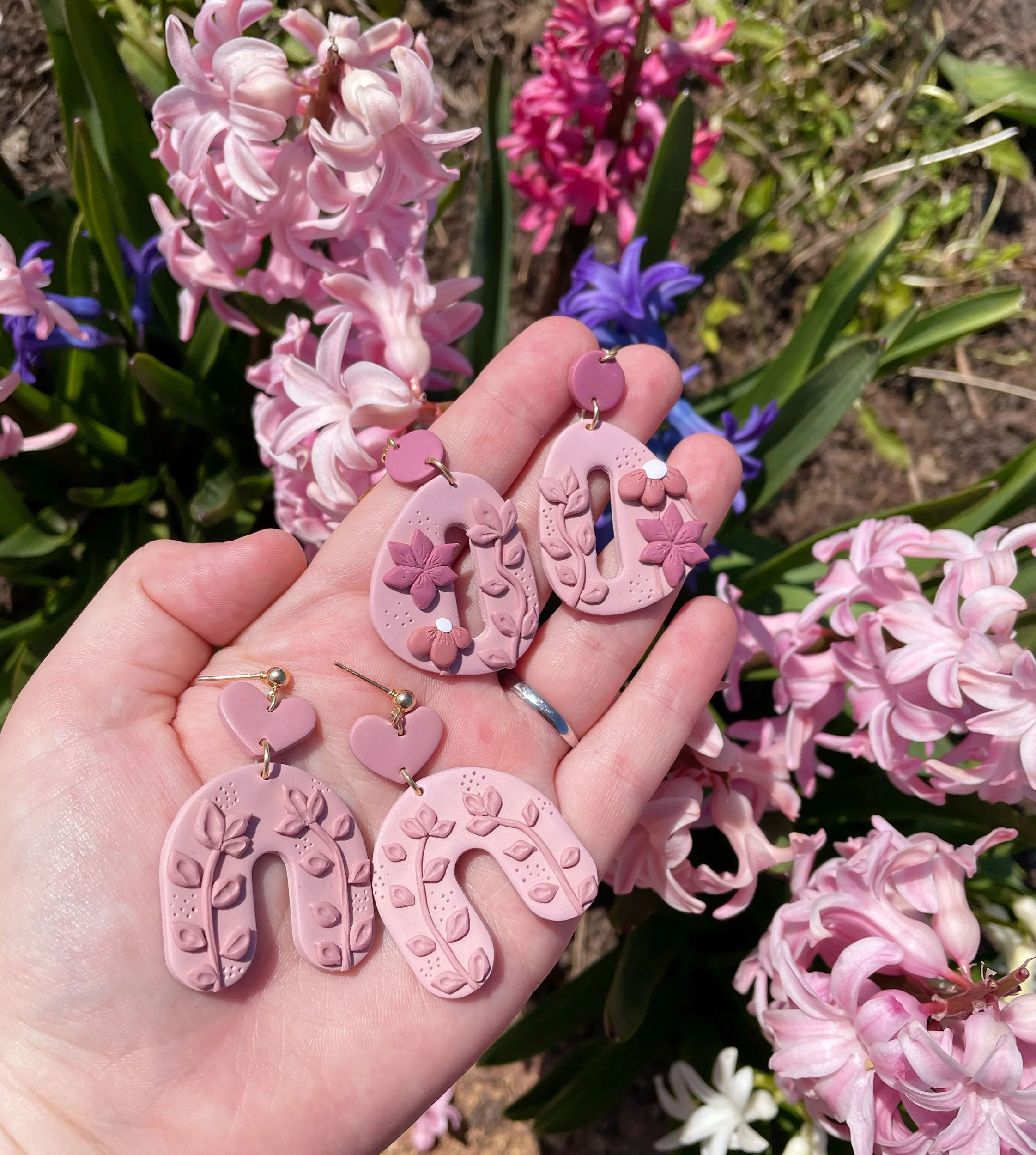 D7038EE7-D4EE-464B-AC77-98D6F0F488BA