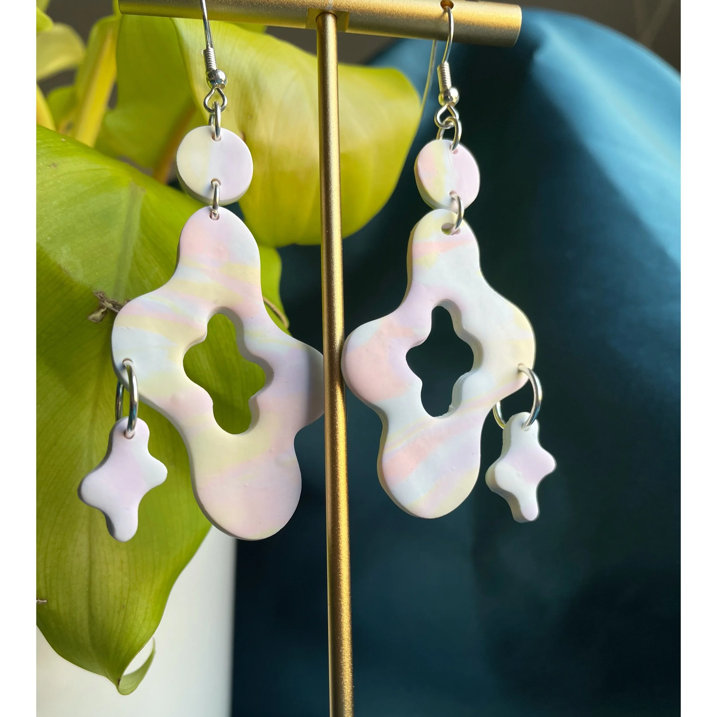 47B69729-3B6C-45F0-9C73-46F6413D5B4C