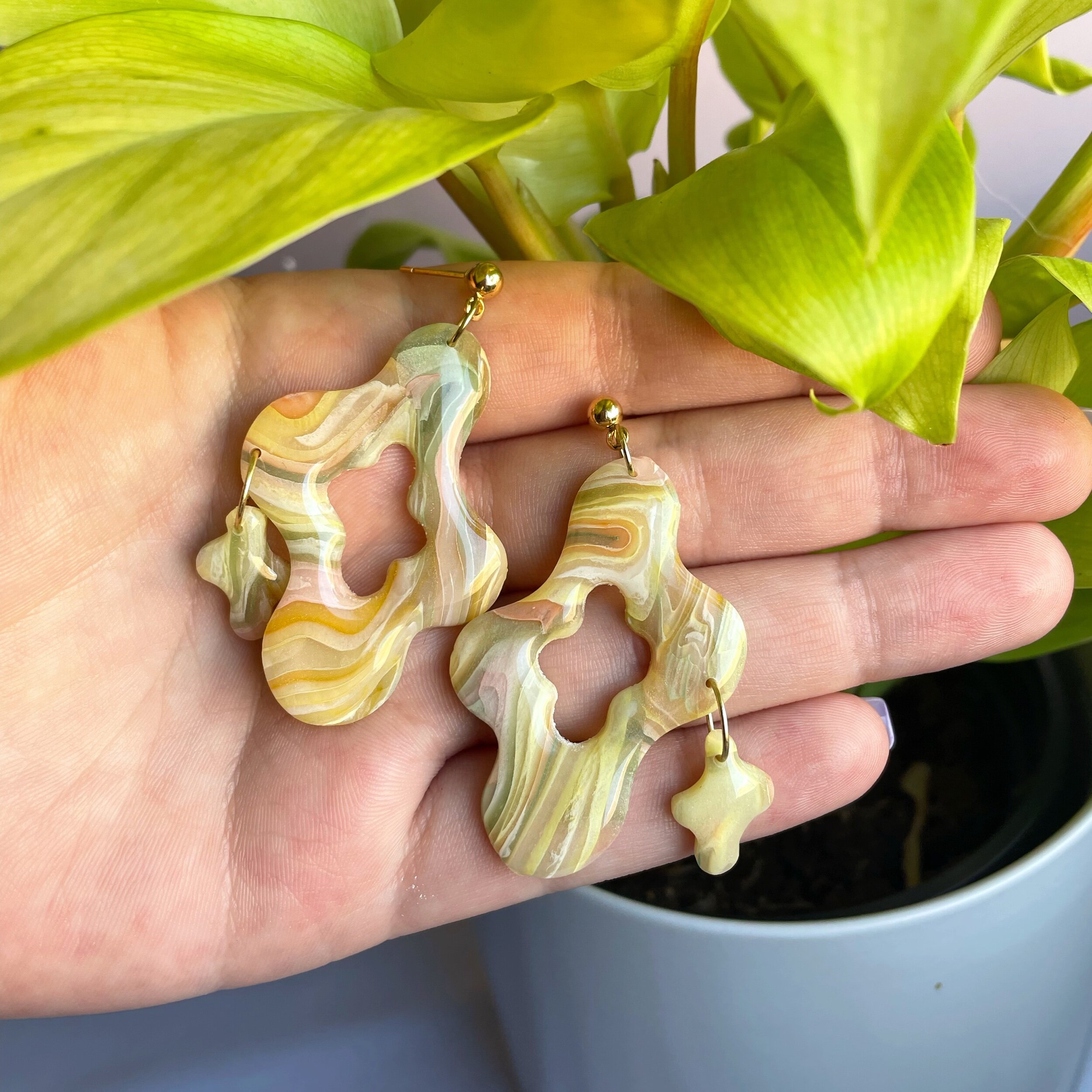 E9CE03AF-9A1B-458E-865F-4A515CC4B67D