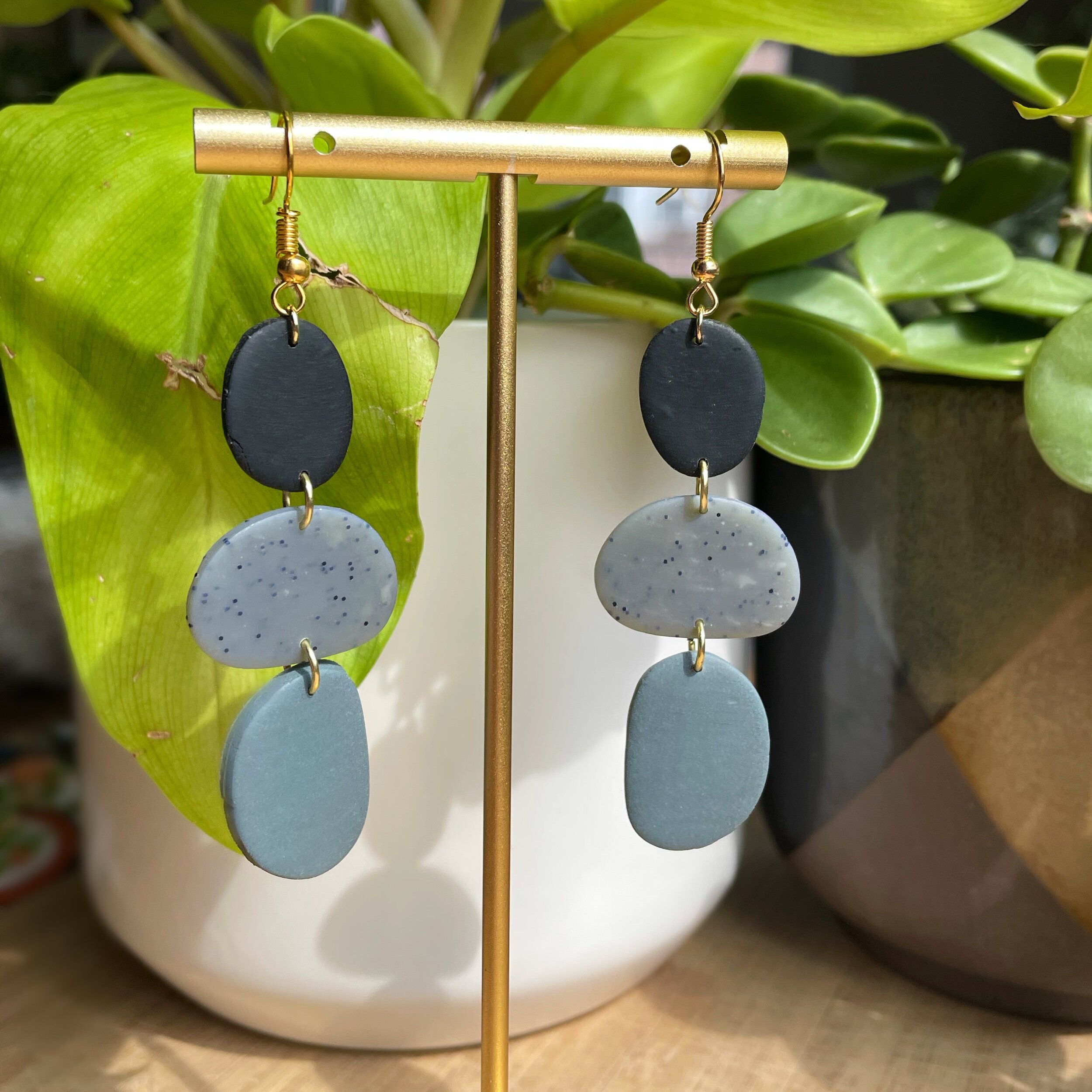 3D5B8E13-B495-4DA7-B881-12A4F227910C