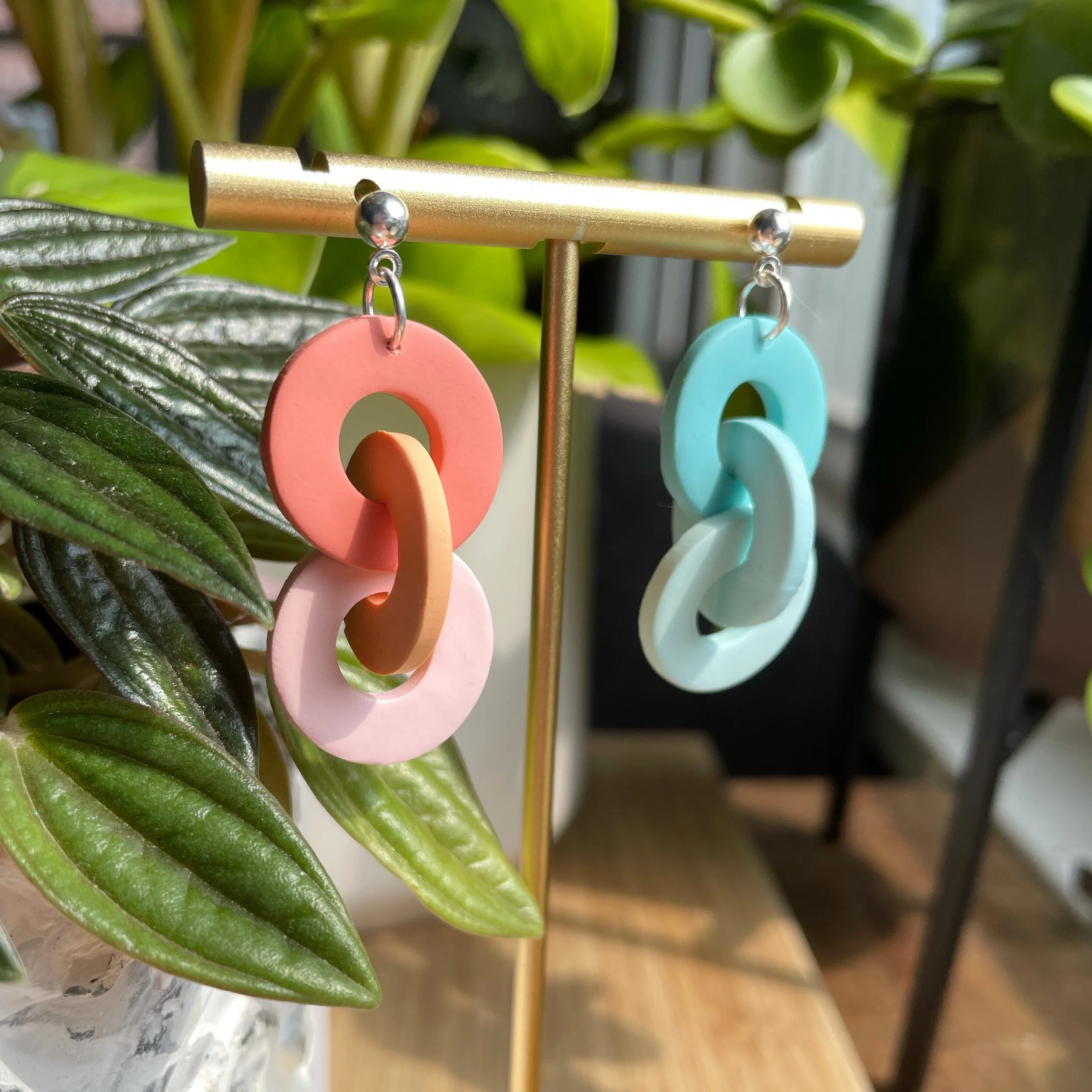 D2999755-988F-4DE4-BD37-F1FFE7A33A13