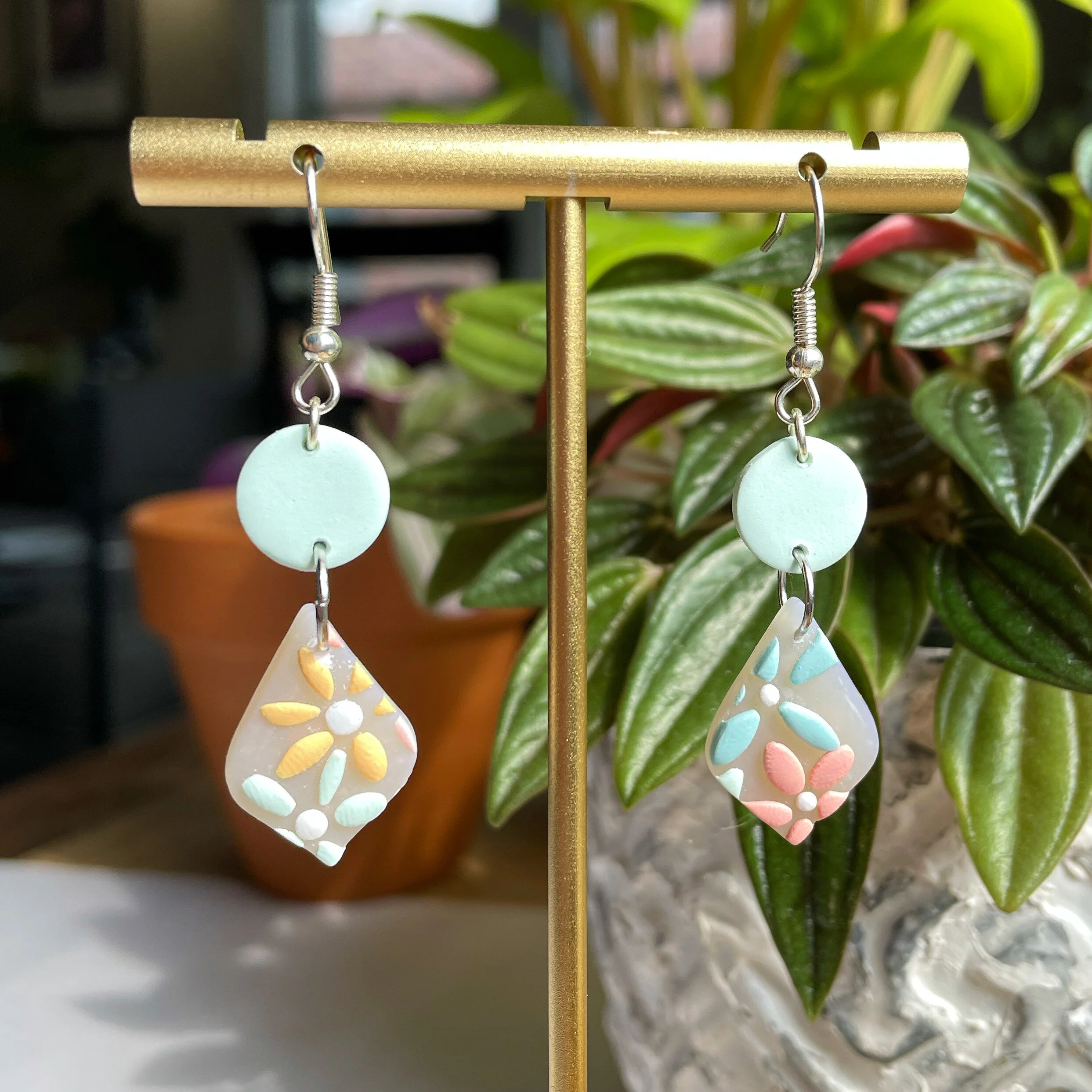 C0EF8D40-4779-4202-86CD-FEBC7B25A3C8