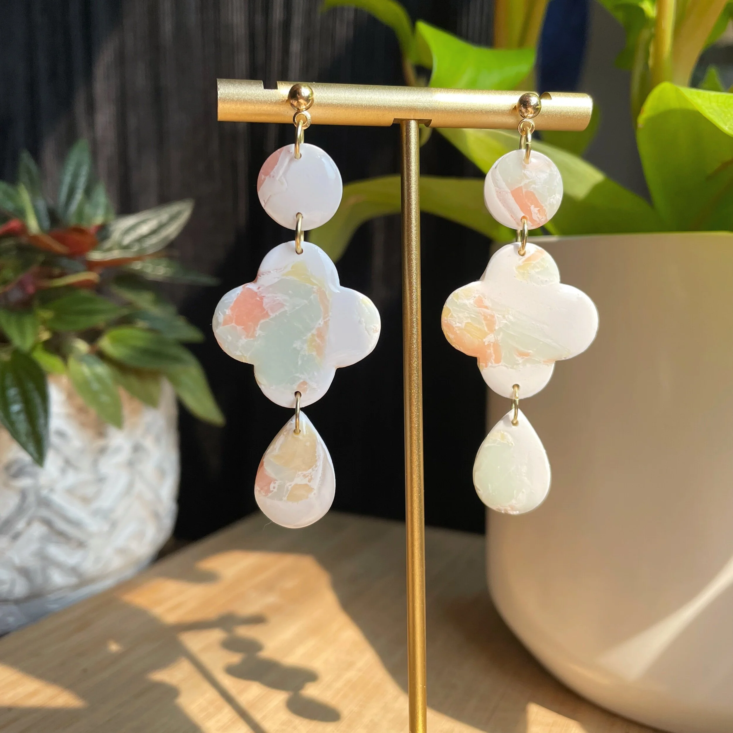 E6098ED0-422D-44CA-B2A4-00854C6E05C4