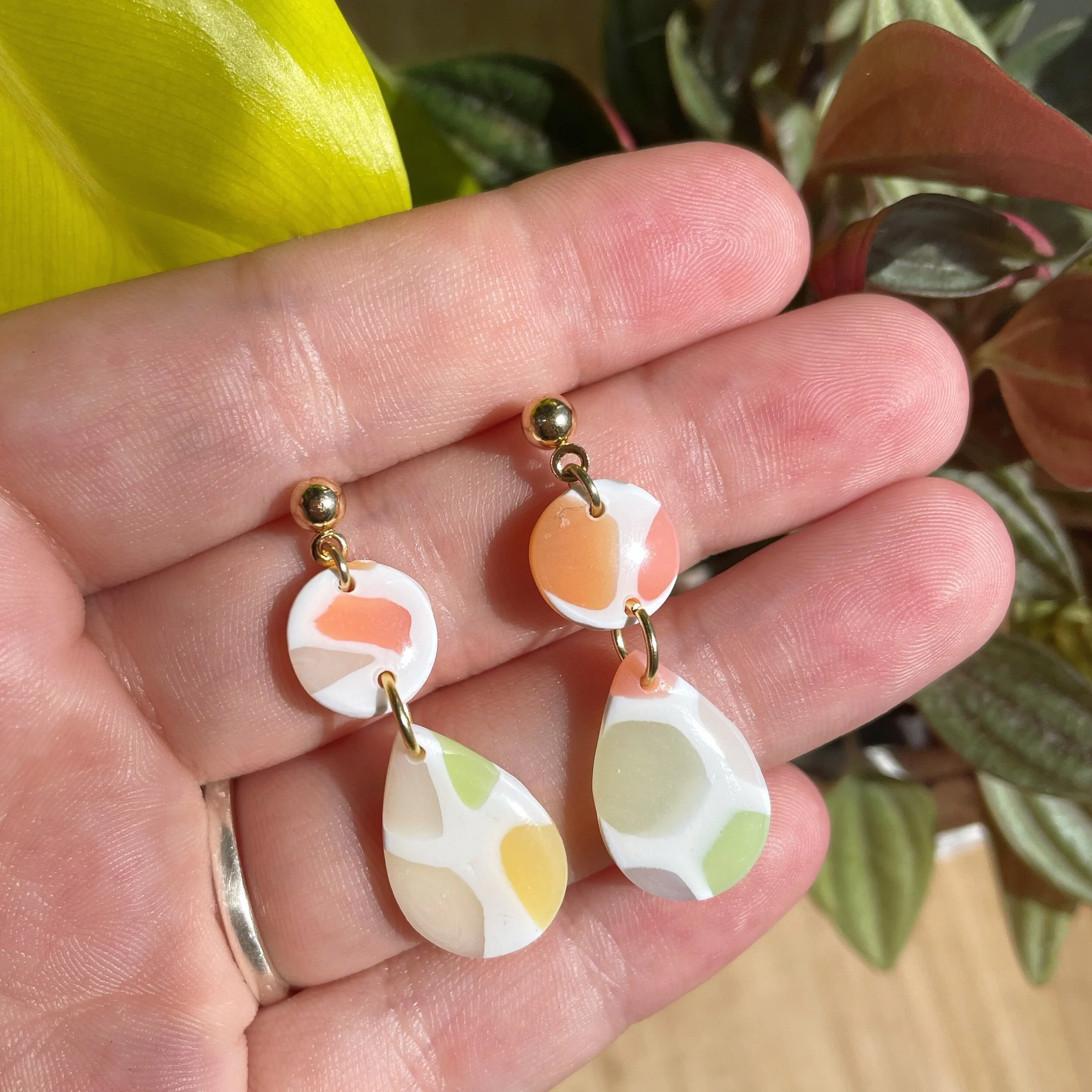 37B789D3-EEED-49CA-A306-3F59A84D99AE