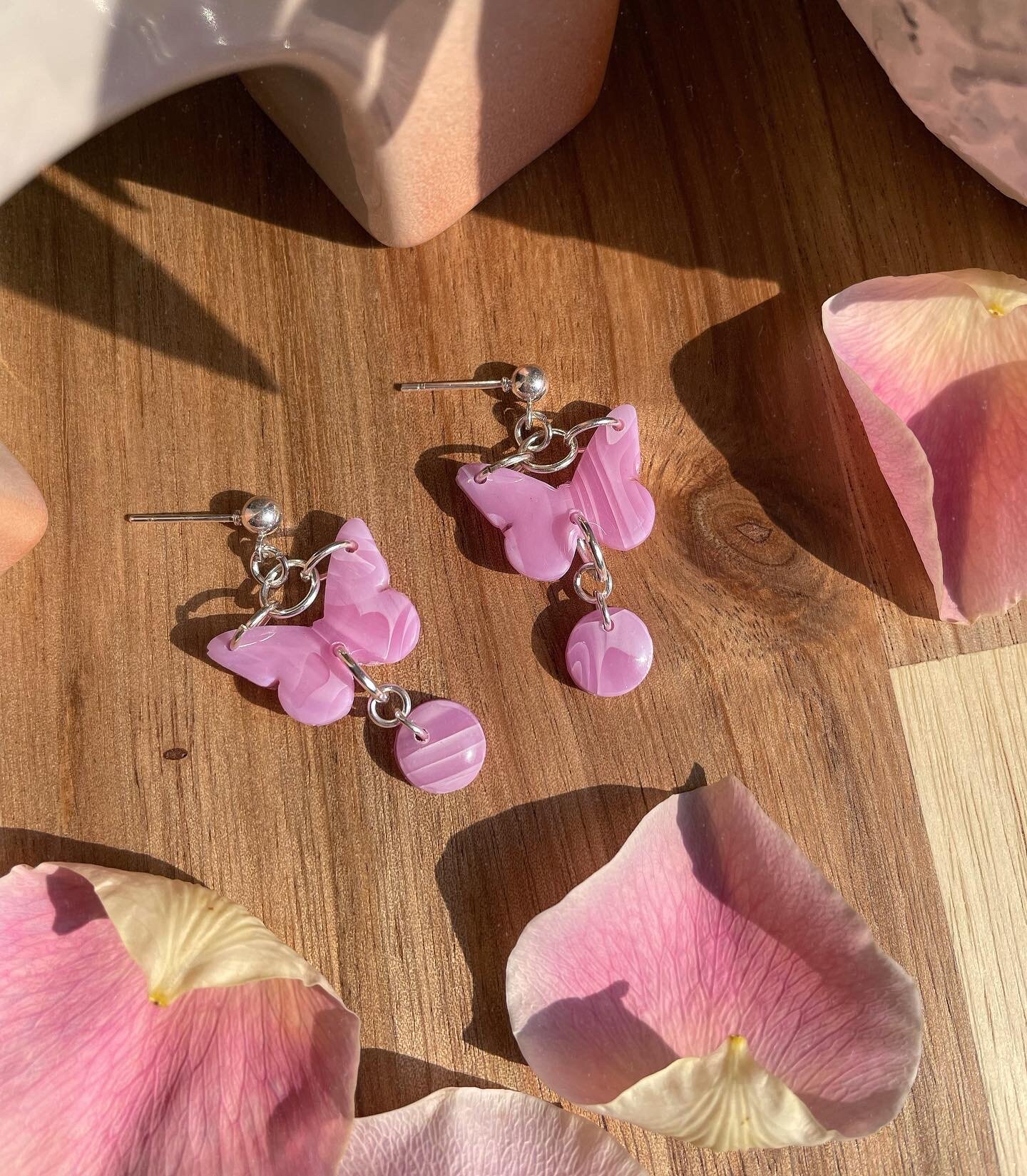 3518F5F7-1EE7-4FDF-A063-531DC55DBF78