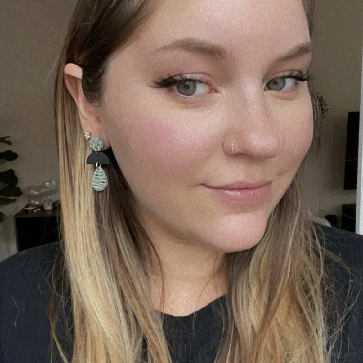 0EC0AA22-A841-40A6-9B9C-440D22C74980