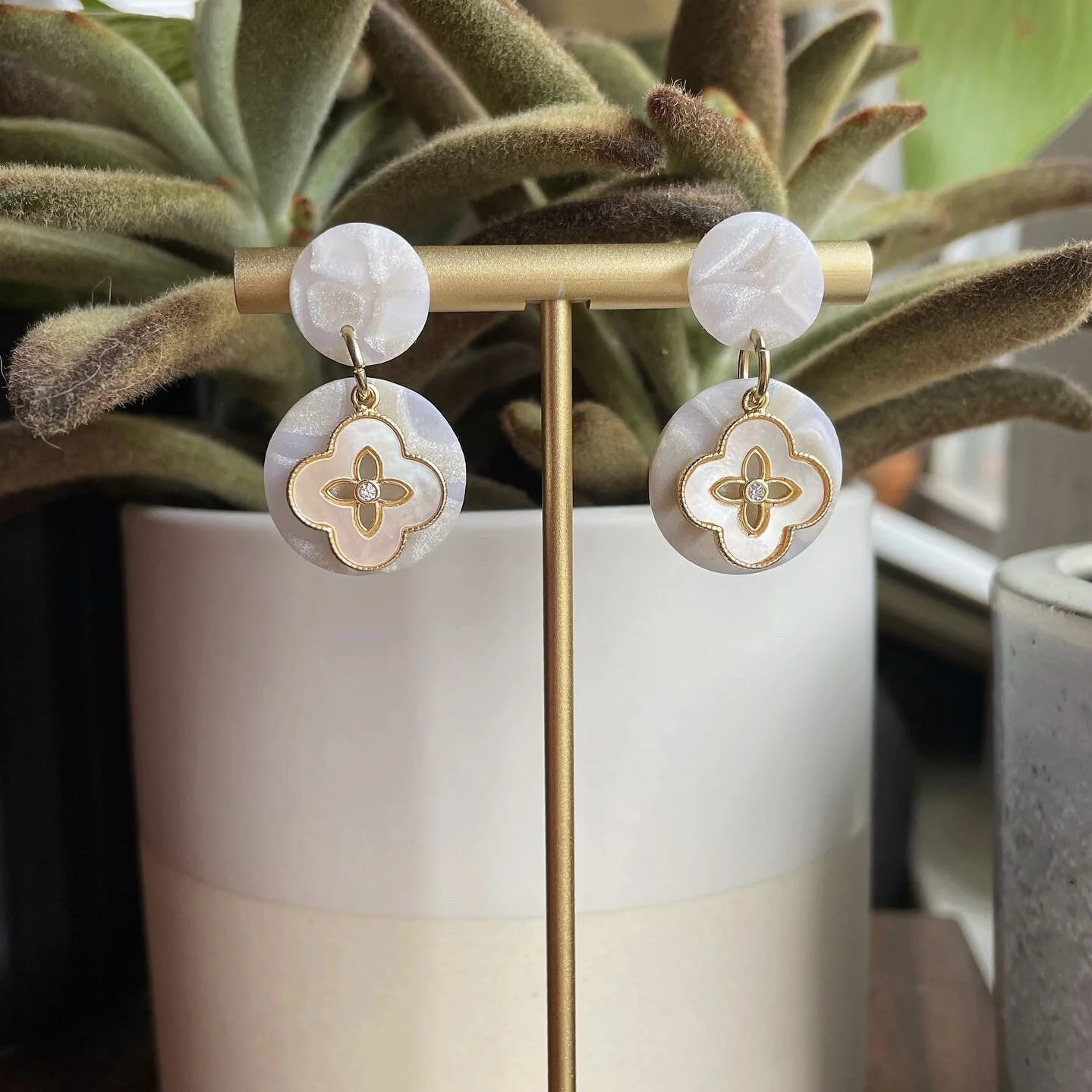 E64B9F63-694A-4E83-B50C-8C420A392990