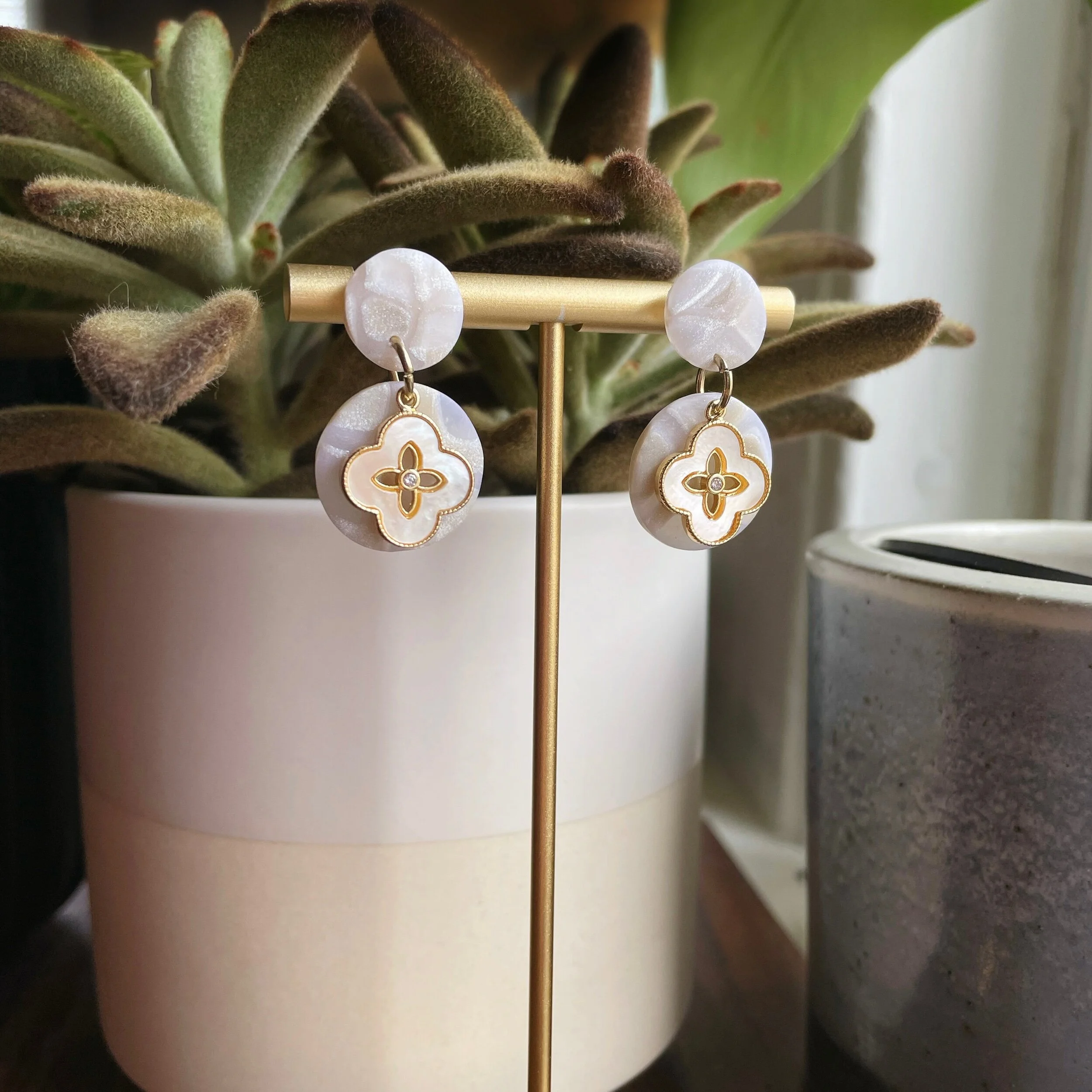 C8F284D6-6AD1-454C-8F7B-13A81F84F65A