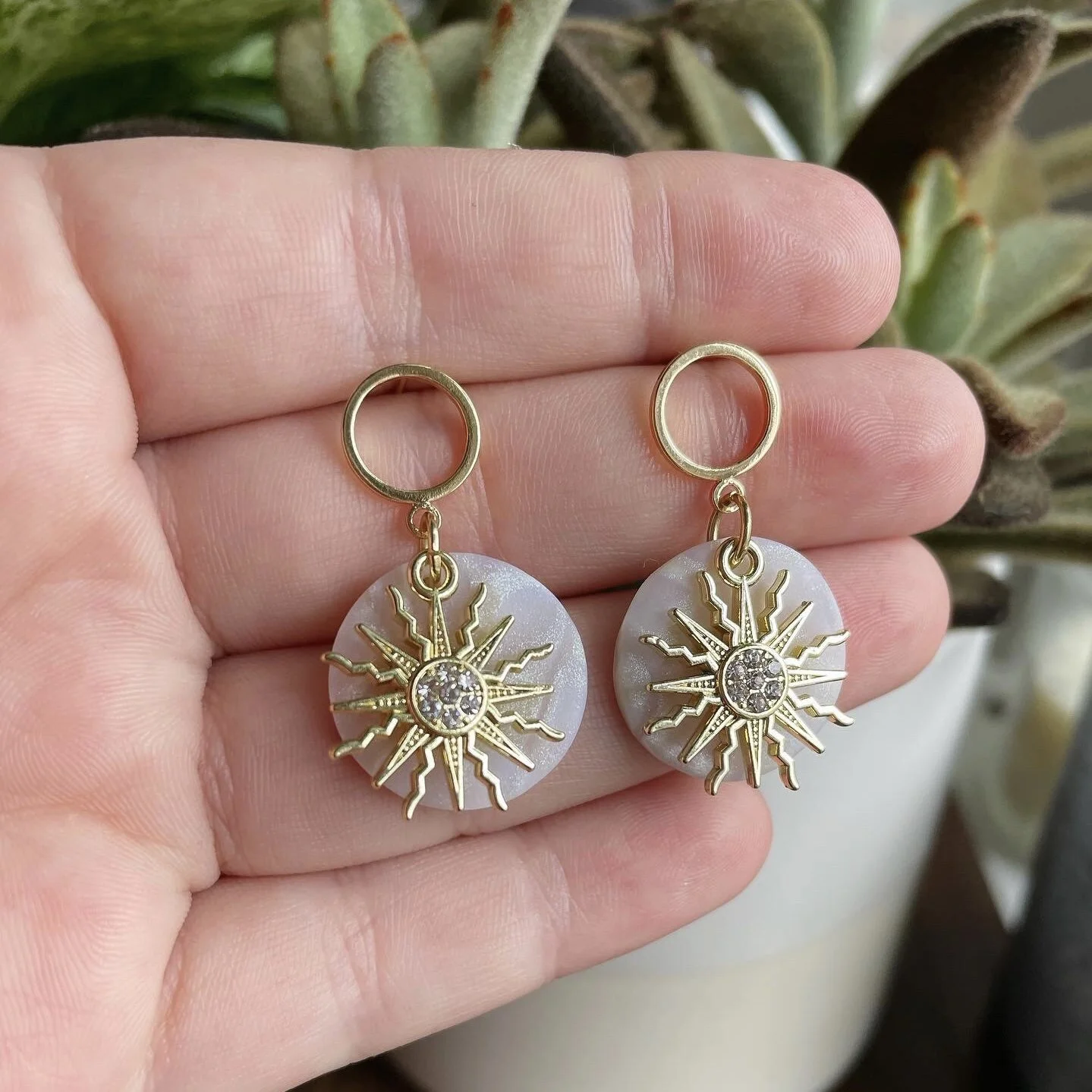 B0693884-0D84-4469-9D77-7BB3408AA17A