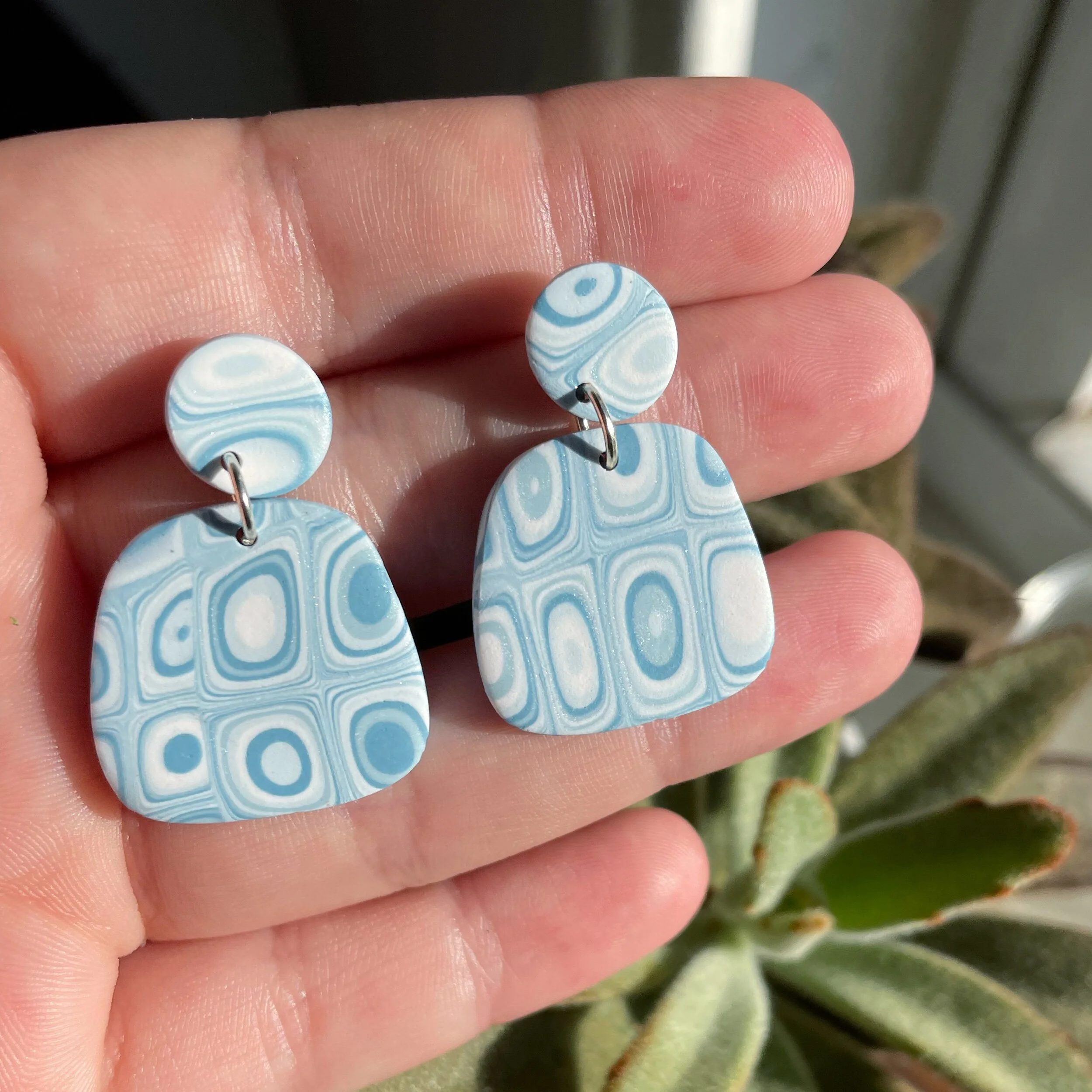 9472CDB6-1769-4AF2-BE17-5CE53CE6753C