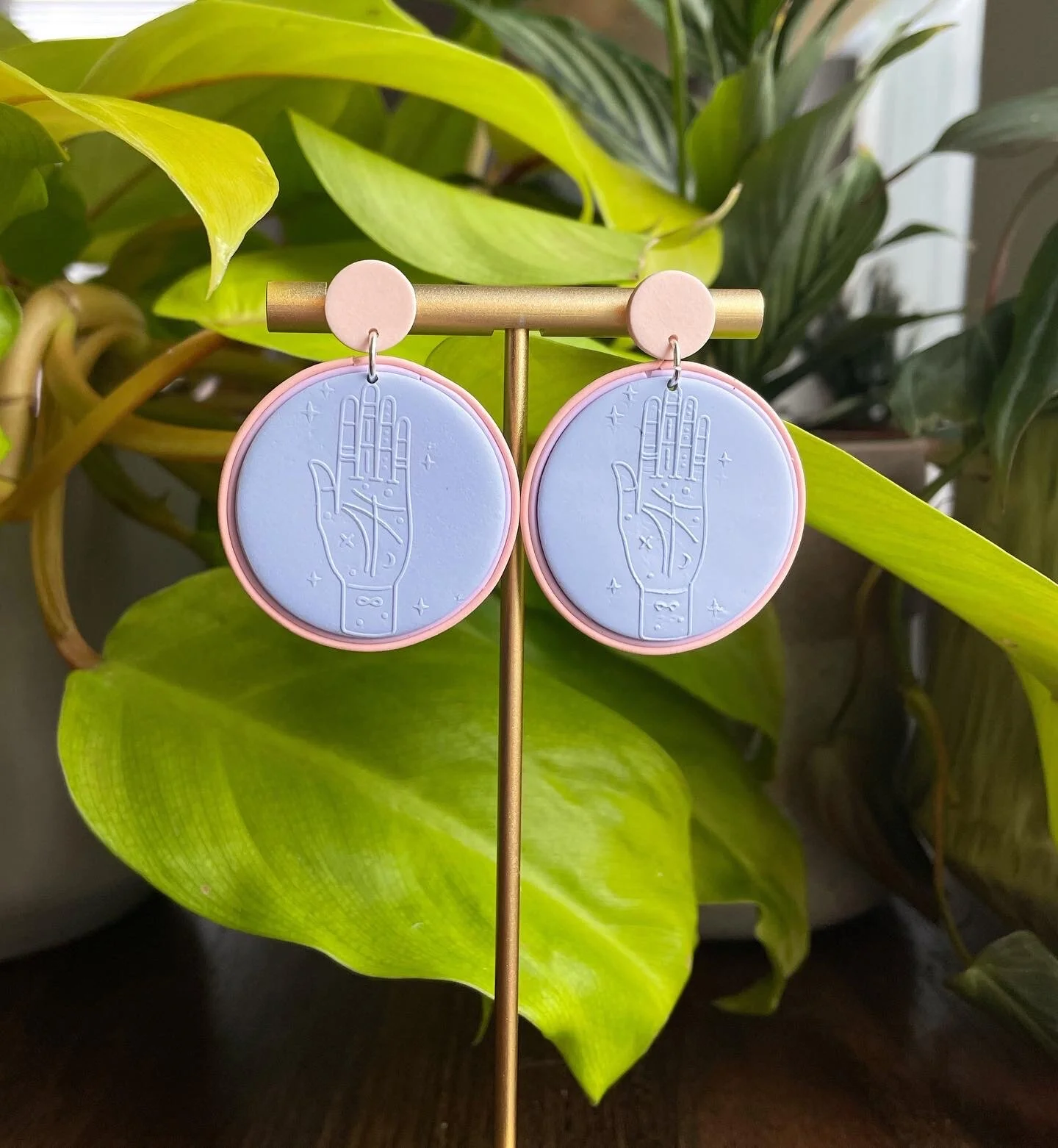 6048A91B-F913-4C7F-A0CF-B016BC0EB09D