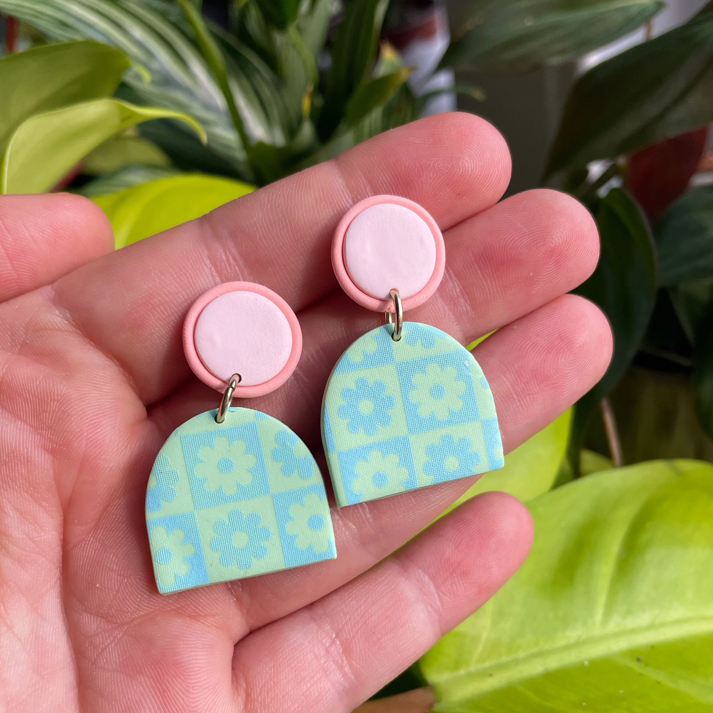 B57E6959-FE89-42EE-8775-595016CE9592