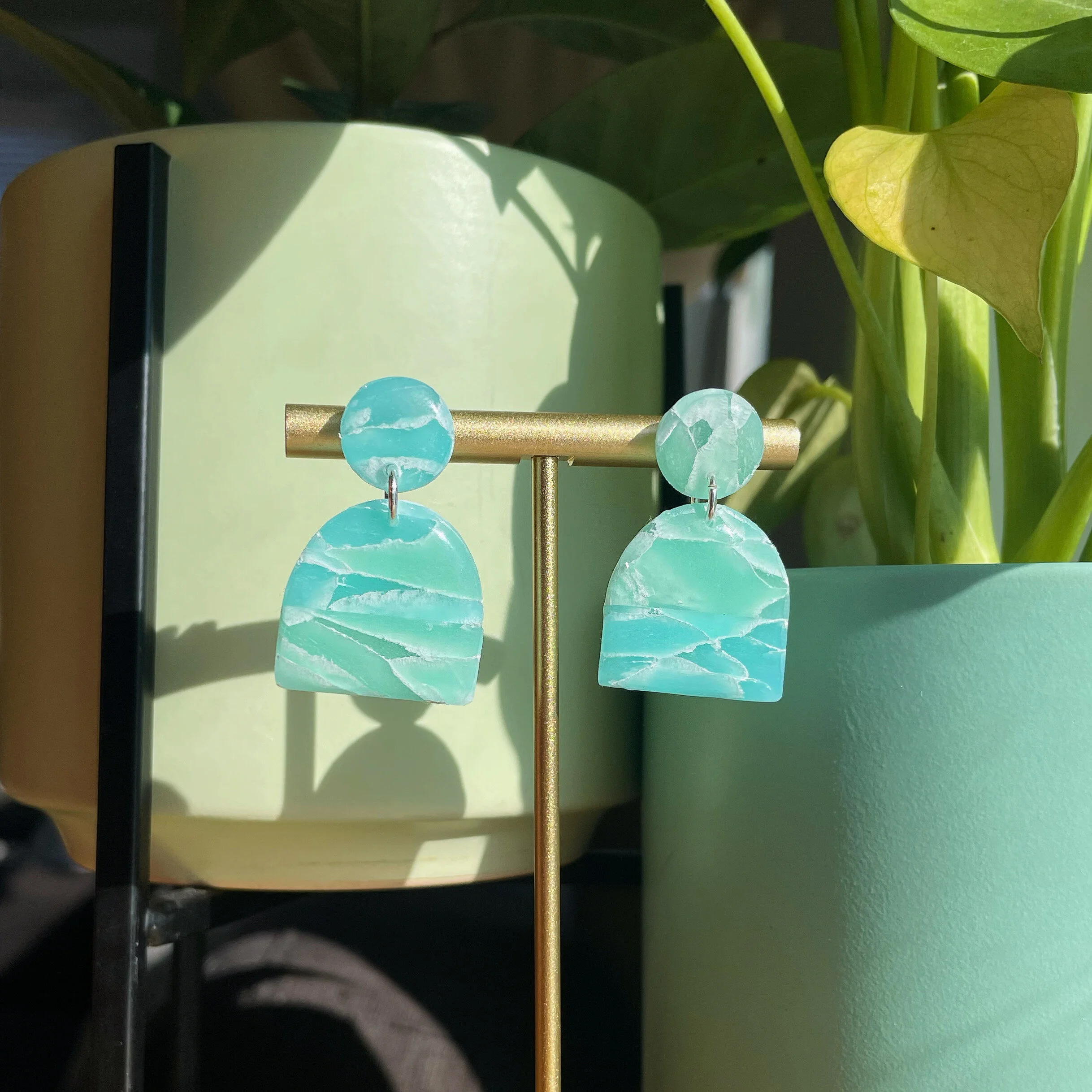 F09ACD8B-43A4-4B85-85F0-536F4AAA9A14