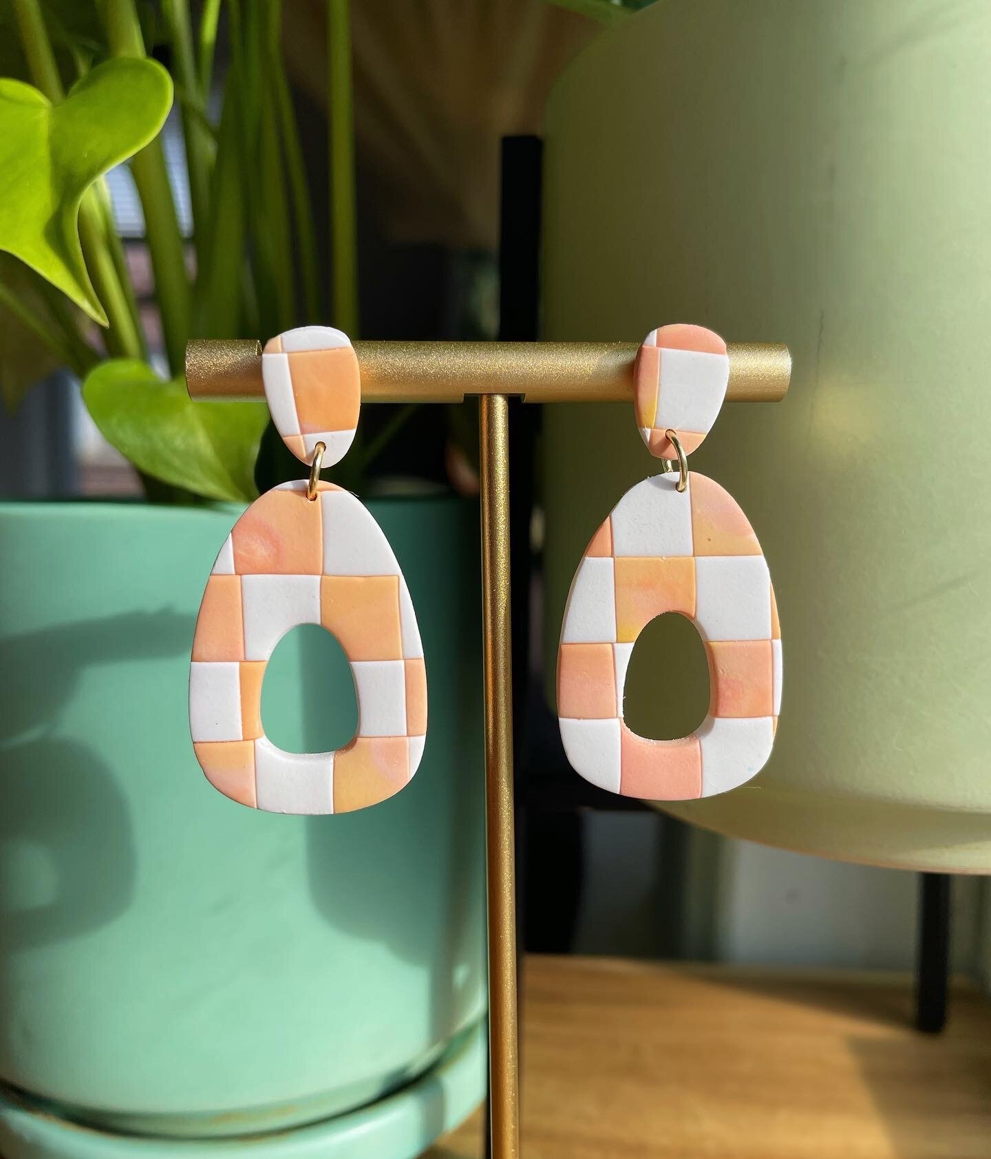 F909CEEC-4CE6-4DE0-9556-7BB5941FBAB6