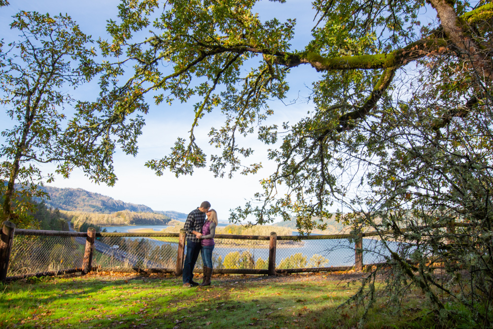 Columbia-Gorge-BridalVeil-Engagement-009.jpg