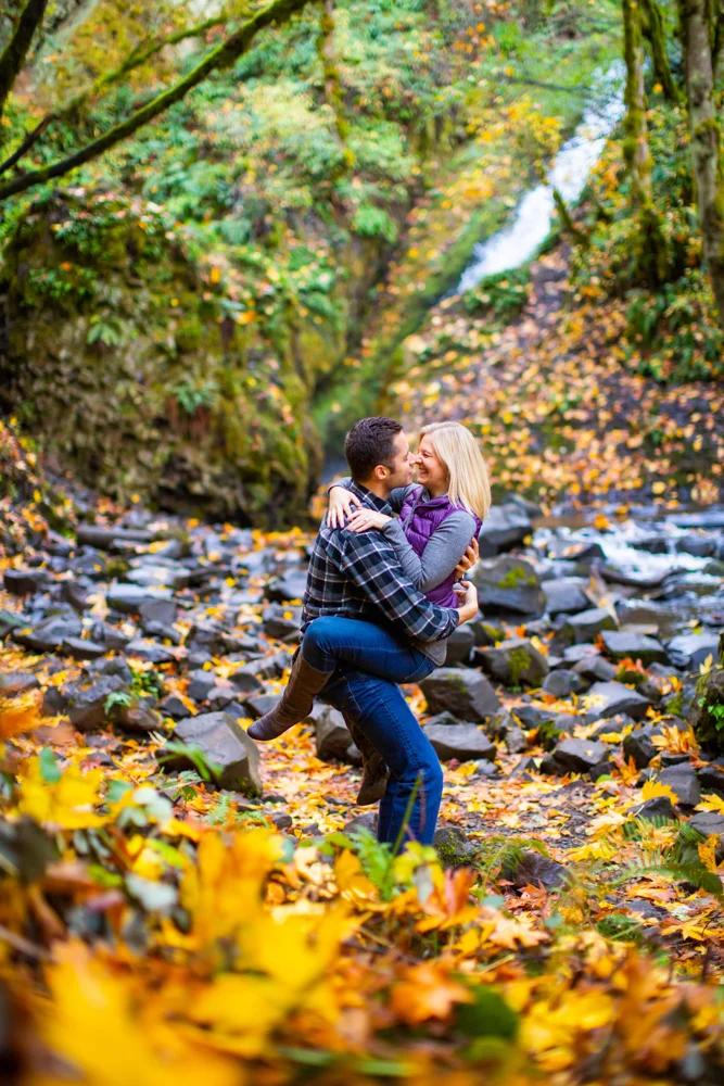 Columbia-Gorge-BridalVeil-Engagement-017.jpg