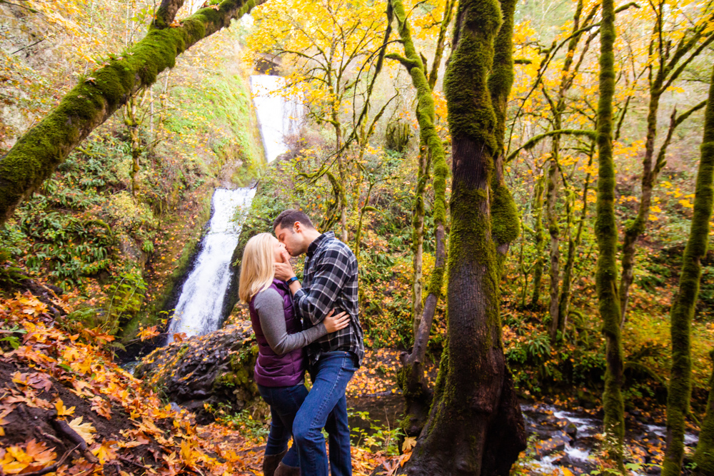 Columbia-Gorge-BridalVeil-Engagement-023.jpg