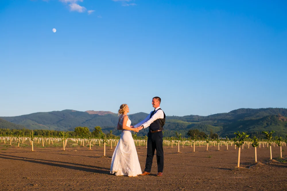 Oregon-Wedding-AtavistaFarm19_0184.jpg