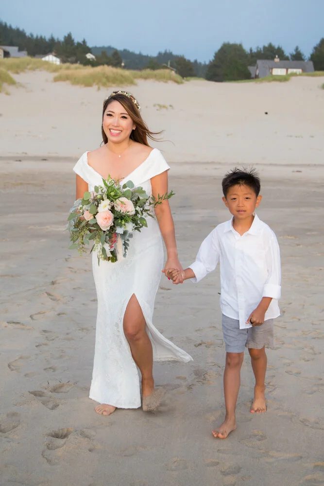 Oregon-Beach-Wedding-Ceremony-DanRice_054.jpg