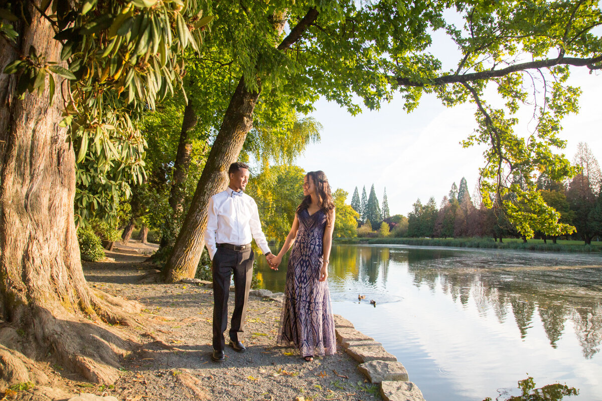 PortlandEngagementPhotographer-CrystalSprings_021.jpg