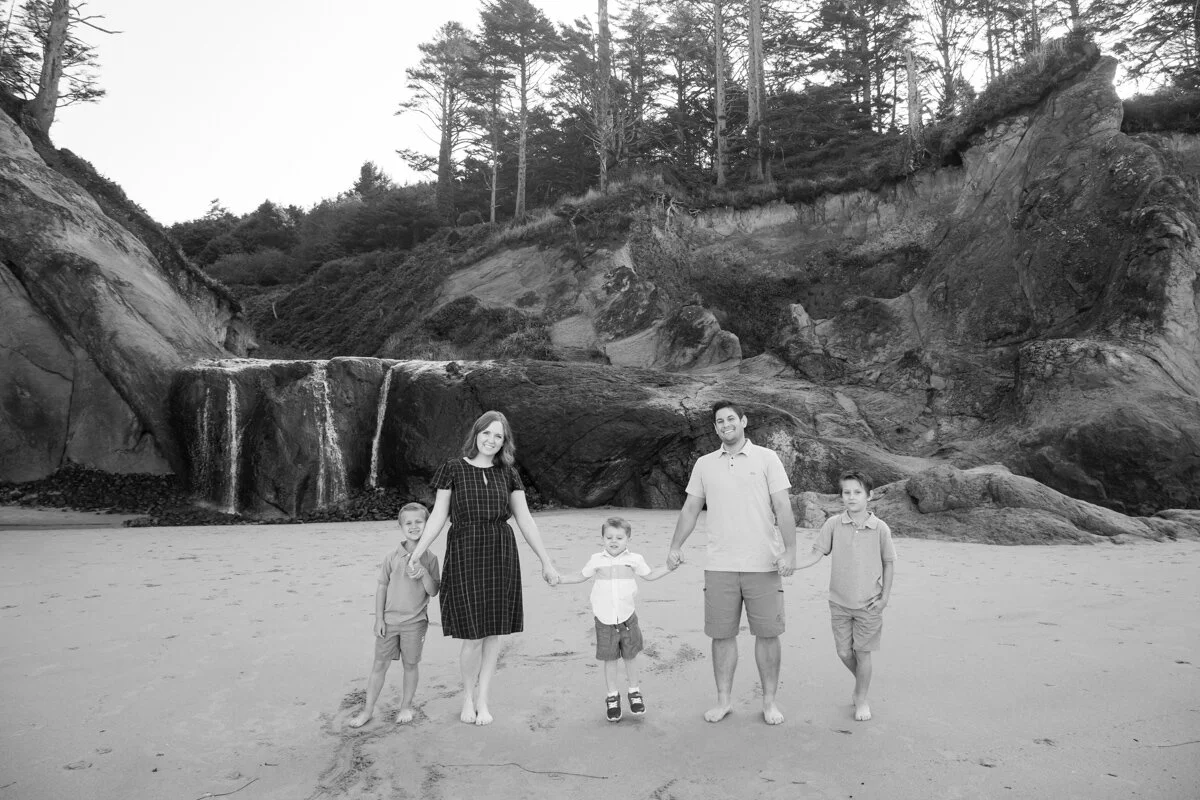 OregonCoast-HugPoint-Family-Photographer-DanRice20_011.jpg