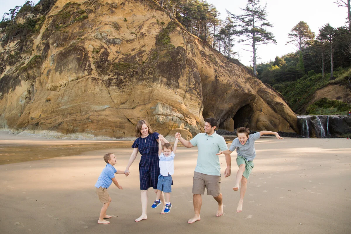 OregonCoast-HugPoint-Family-Photographer-DanRice20_015.jpg