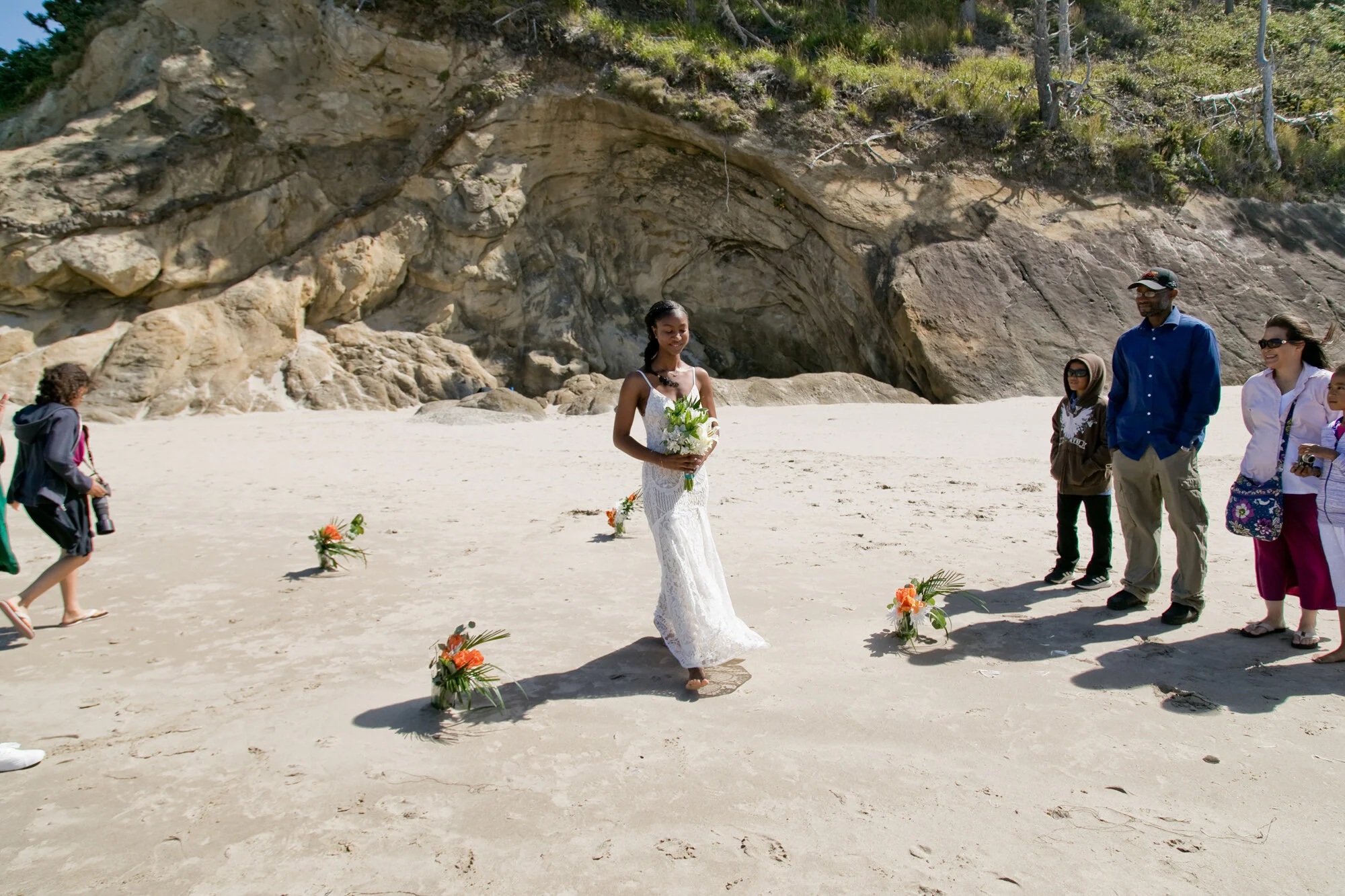 HugPoint-OregonCoast-Beach-Elopement-DanRice20_010.jpg