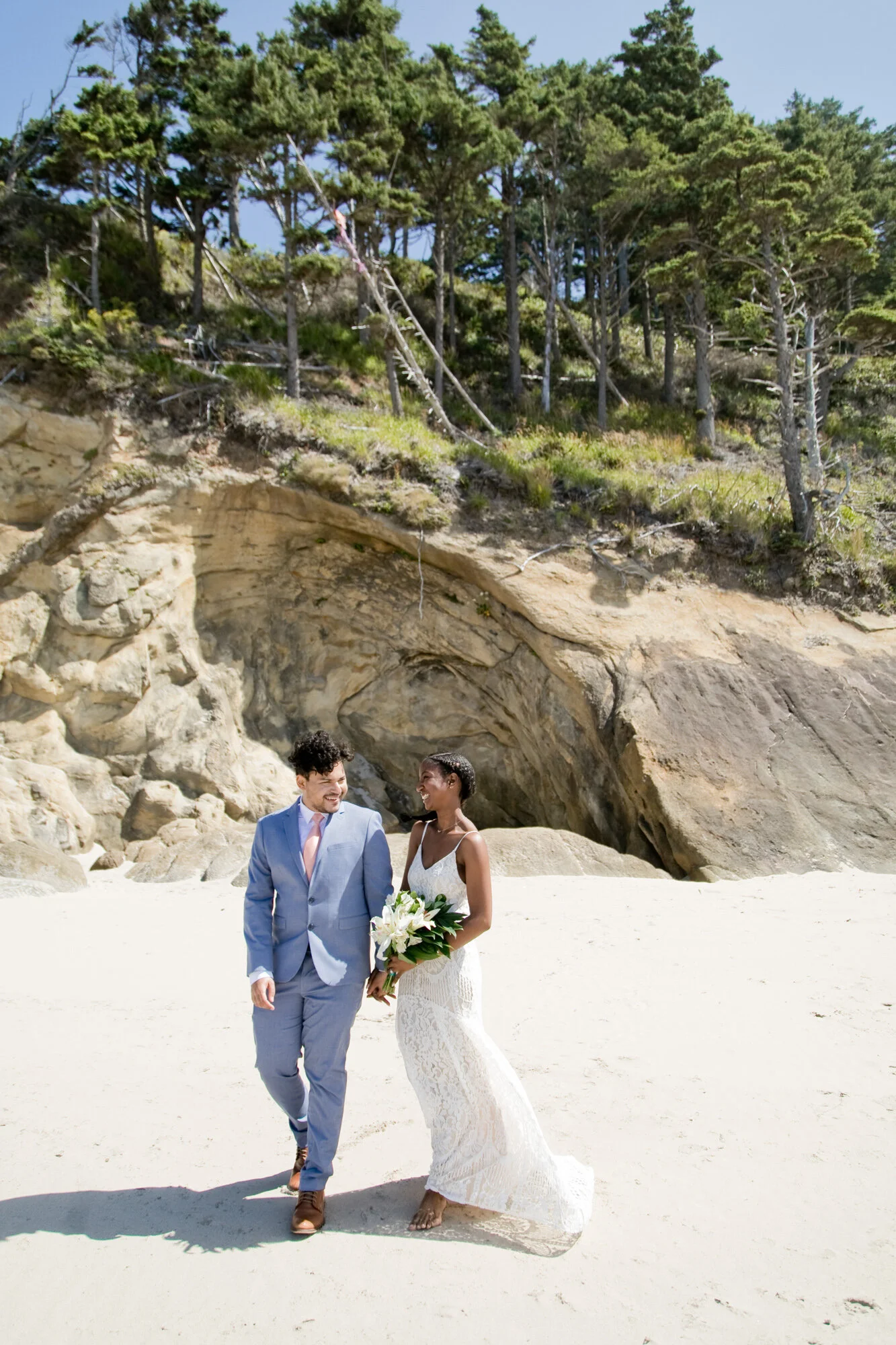 HugPoint-OregonCoast-Beach-Elopement-DanRice20_043.jpg