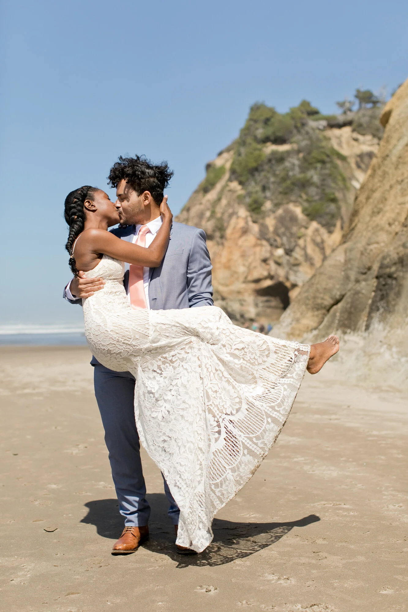 HugPoint-OregonCoast-Beach-Elopement-DanRice20_050.jpg