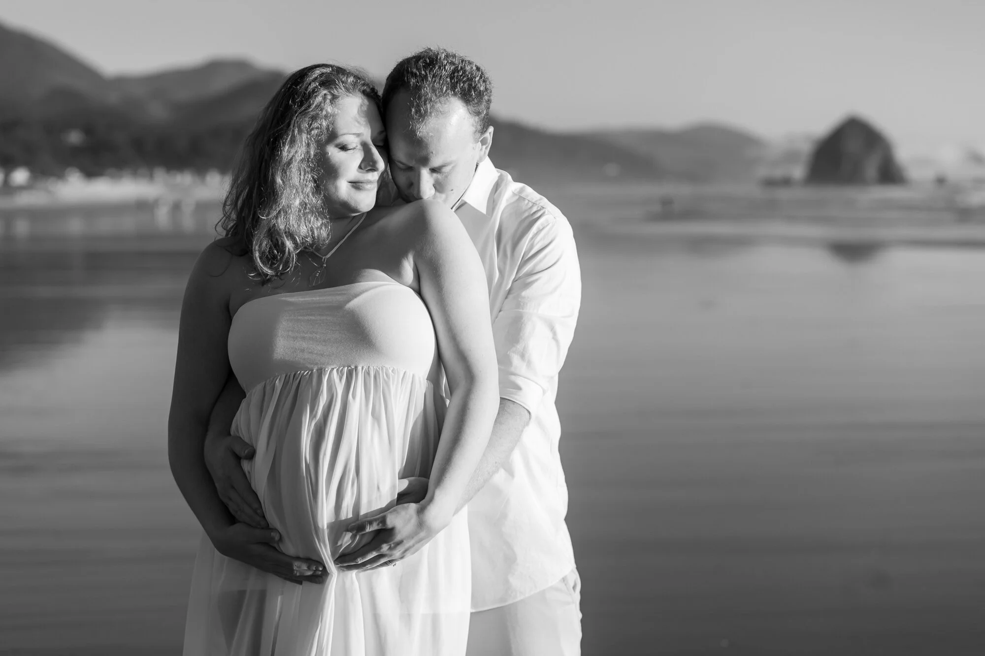 Maternity-Photographer-CannonBeach-OregonCoast-DanRice20_038.jpg