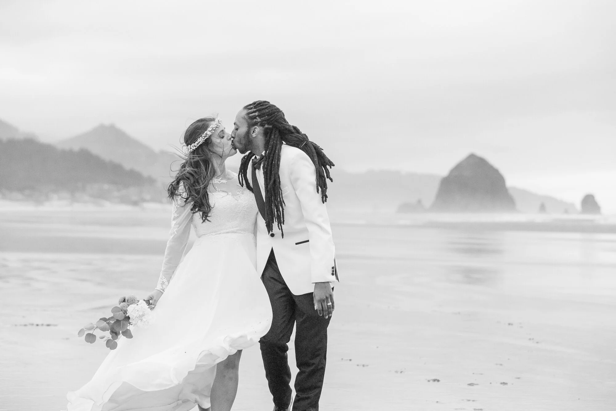 CannonBeach-Elopement-Photographer-DanRice21_043.jpg
