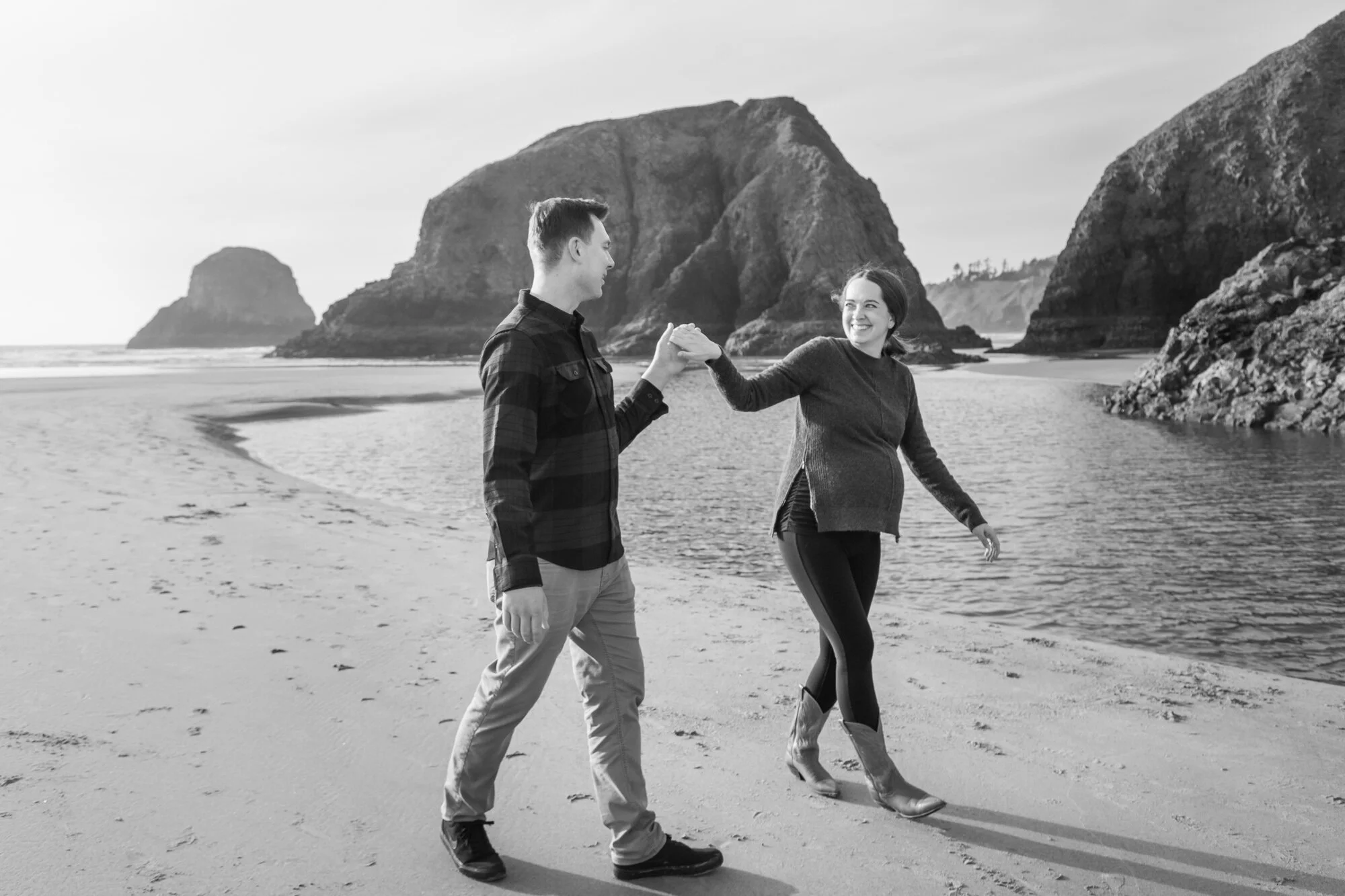 DanRice-CannonBeach-Maternity-Photo-Session21_011.jpg