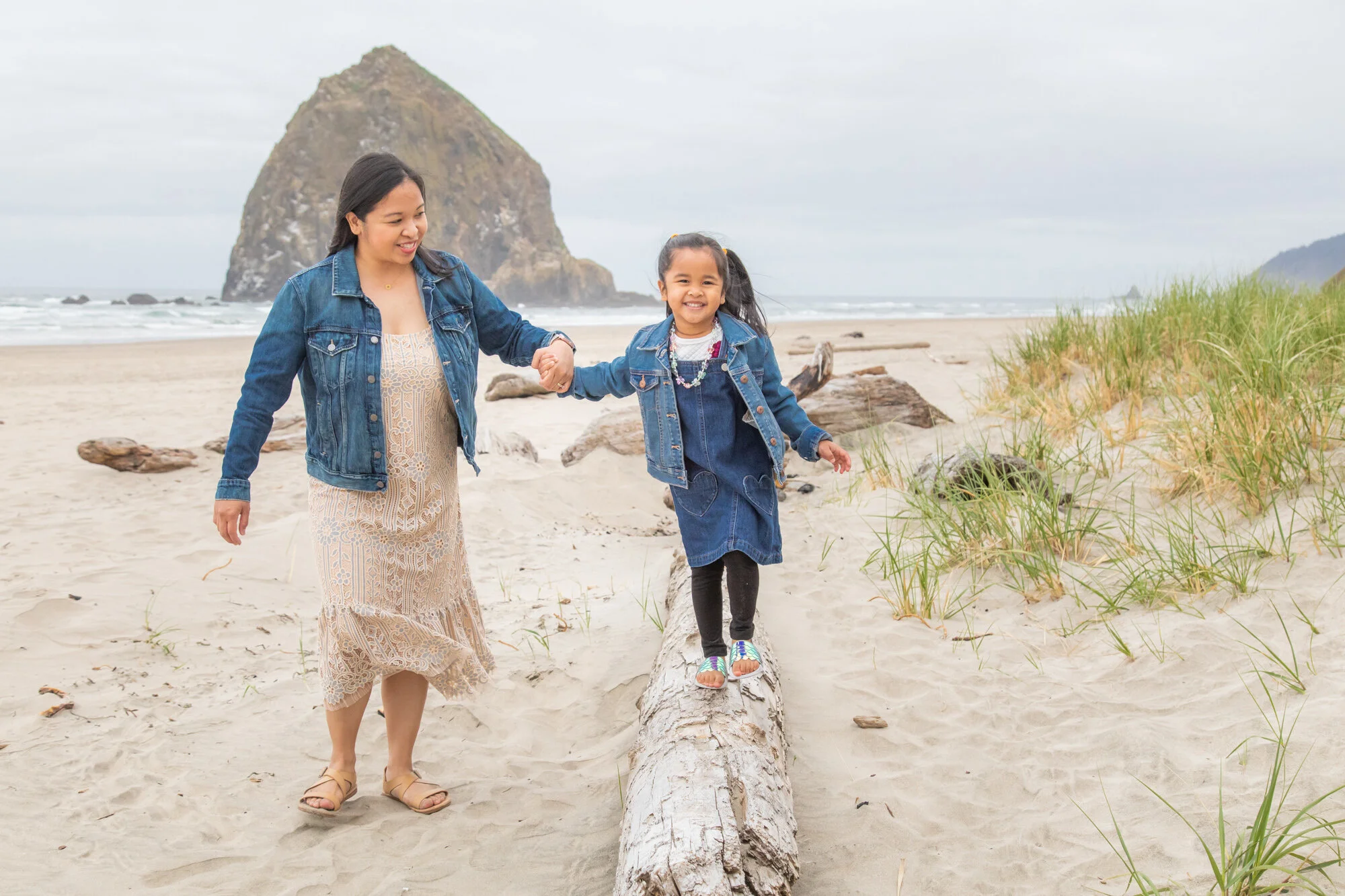 CannonBeach-Family-PhotoSesession-HaystackRock-DanRice21_002.jpg