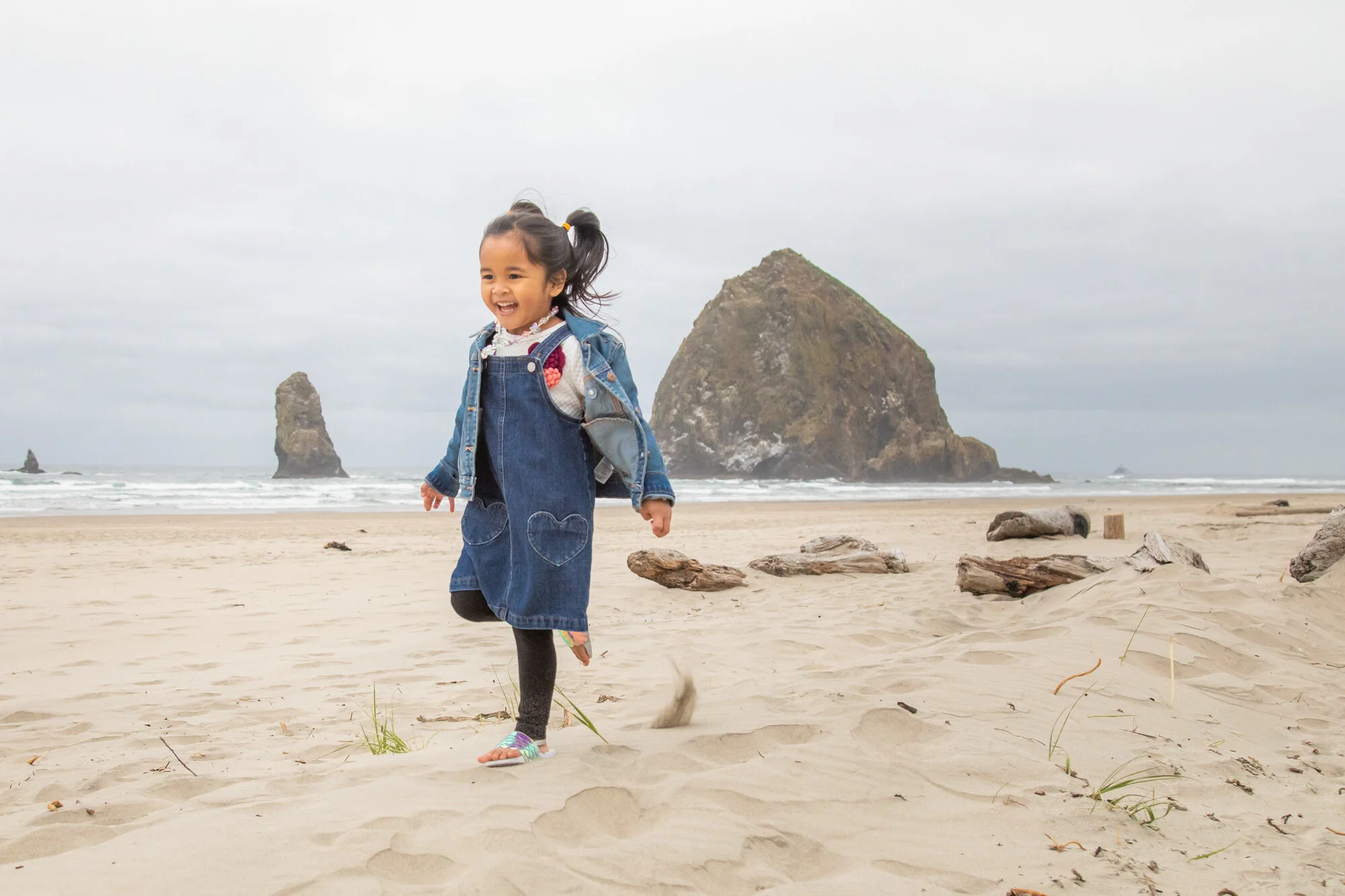 CannonBeach-Family-PhotoSesession-HaystackRock-DanRice21_016.jpg