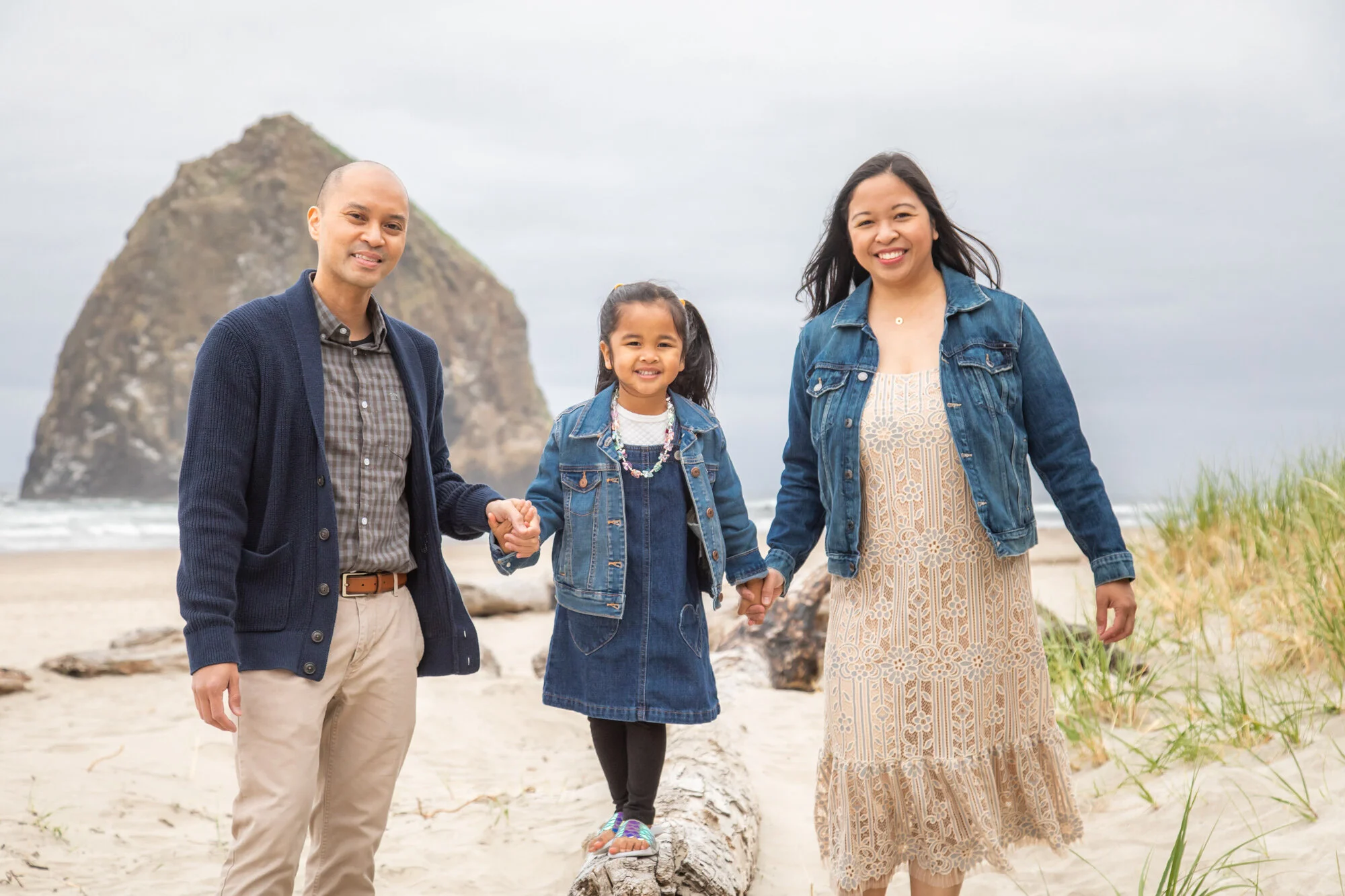 CannonBeach-Family-PhotoSesession-HaystackRock-DanRice21_019.jpg