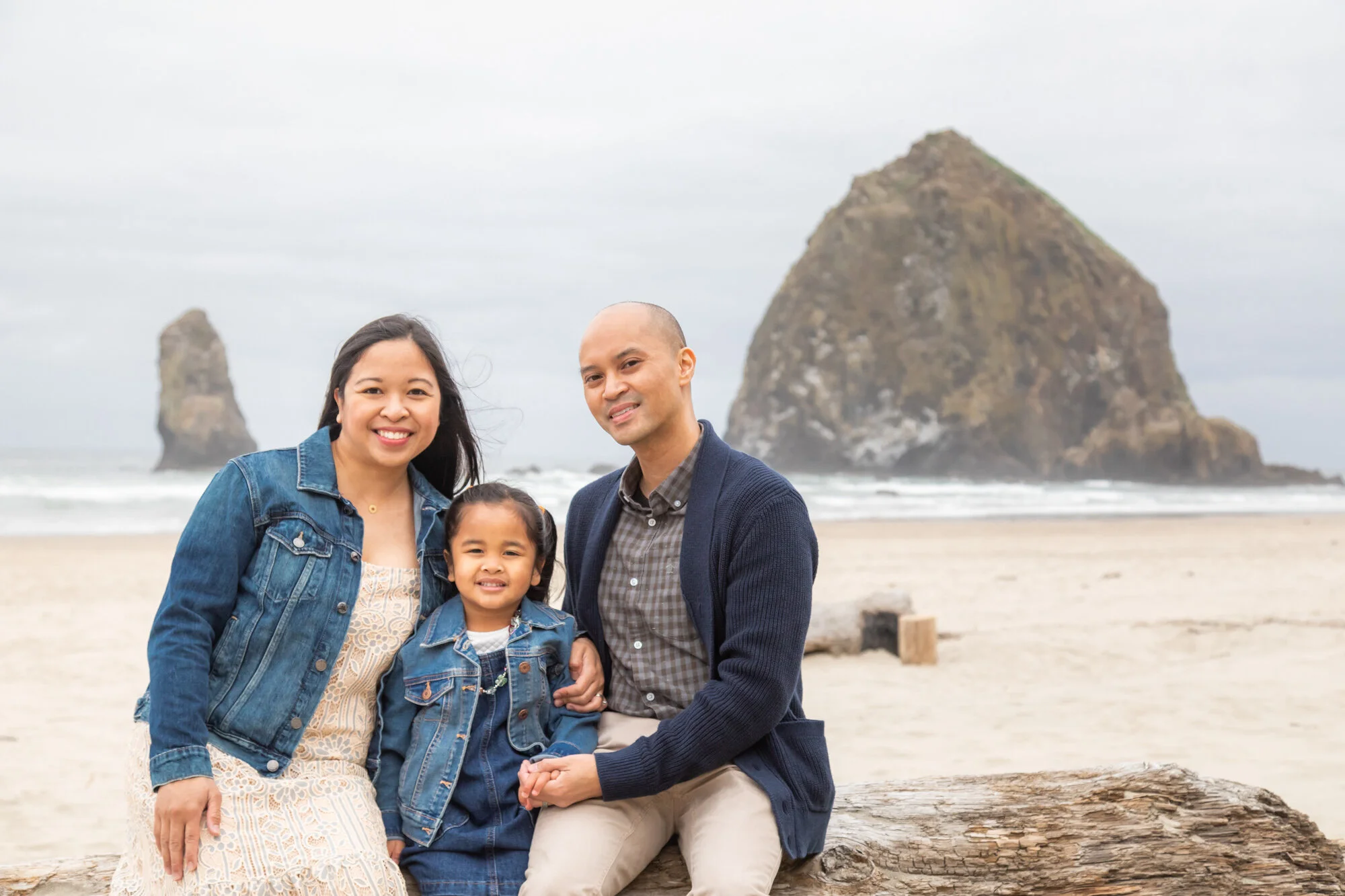 CannonBeach-Family-PhotoSesession-HaystackRock-DanRice21_021.jpg