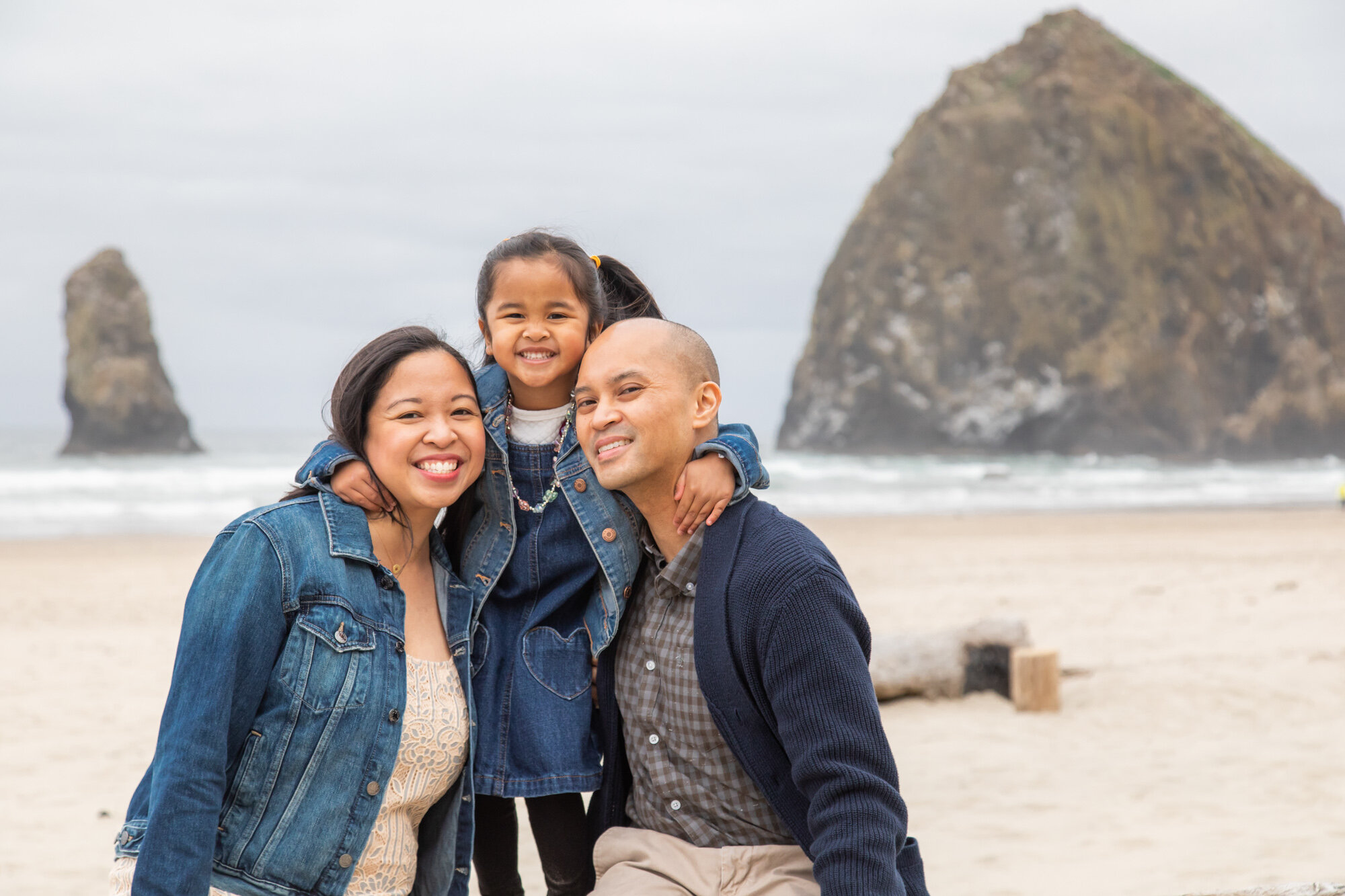 CannonBeach-Family-PhotoSesession-HaystackRock-DanRice21_024.jpg