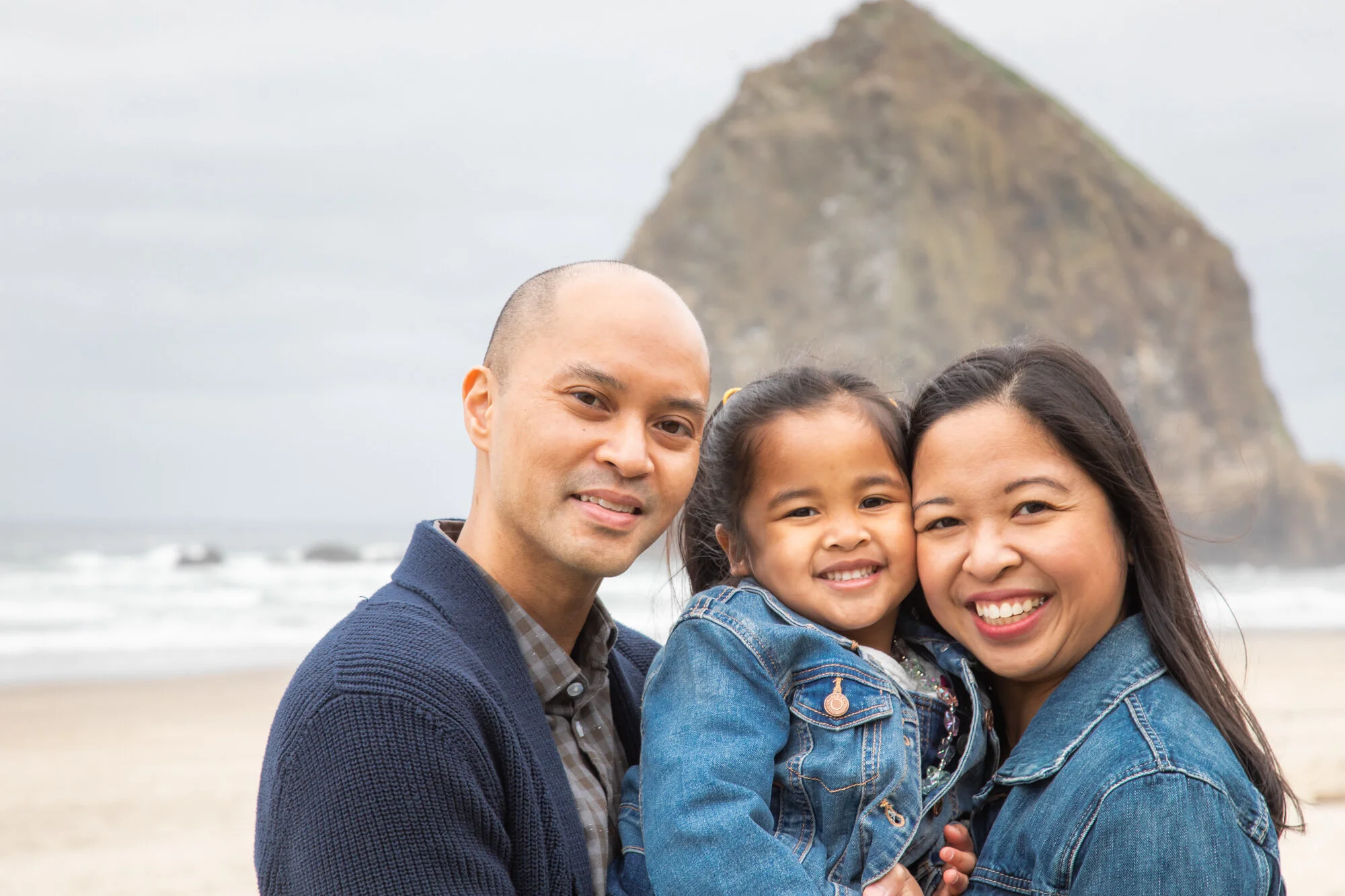CannonBeach-Family-PhotoSesession-HaystackRock-DanRice21_028.jpg