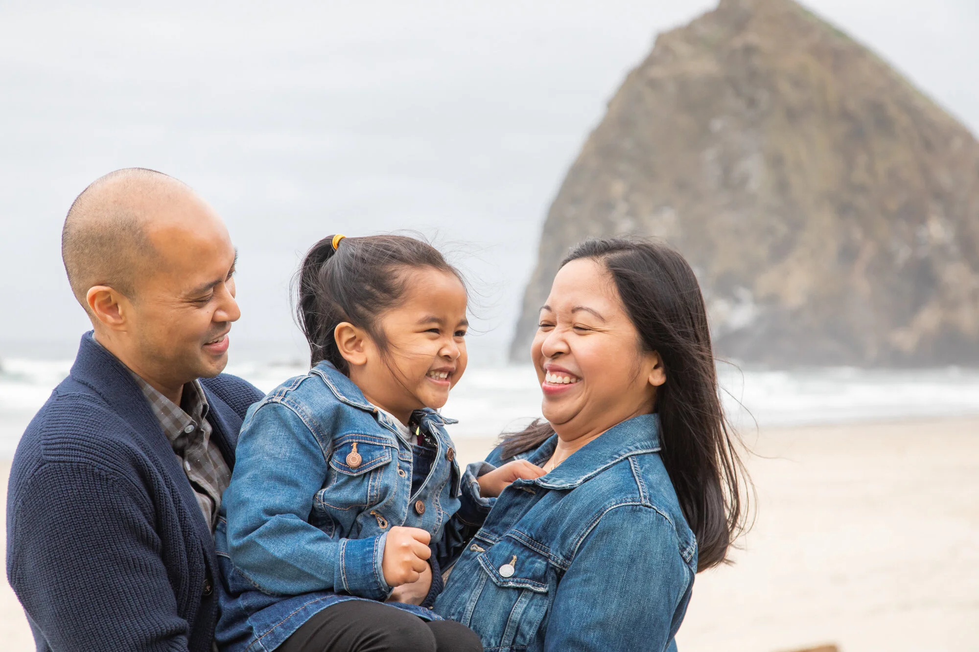 CannonBeach-Family-PhotoSesession-HaystackRock-DanRice21_029.jpg