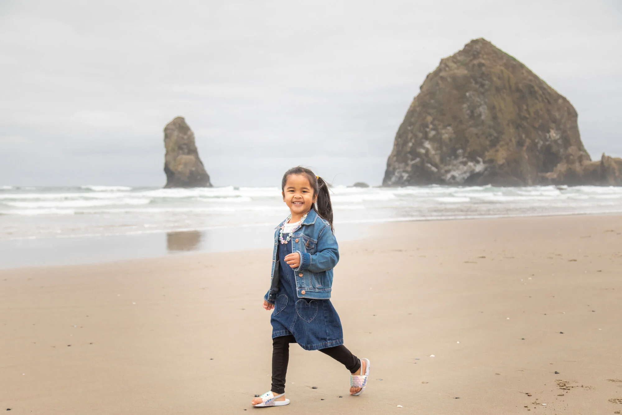 CannonBeach-Family-PhotoSesession-HaystackRock-DanRice21_034.jpg