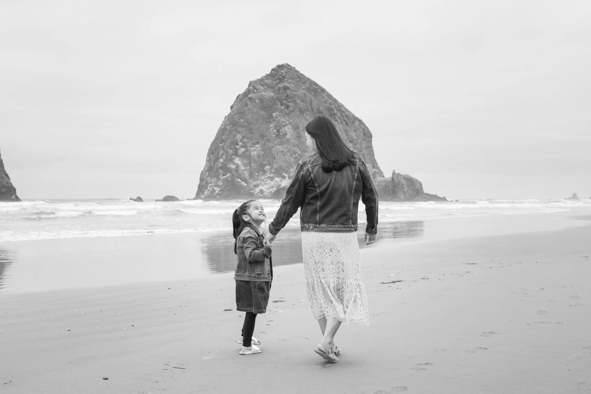 CannonBeach-Family-PhotoSesession-HaystackRock-DanRice21_037.jpg